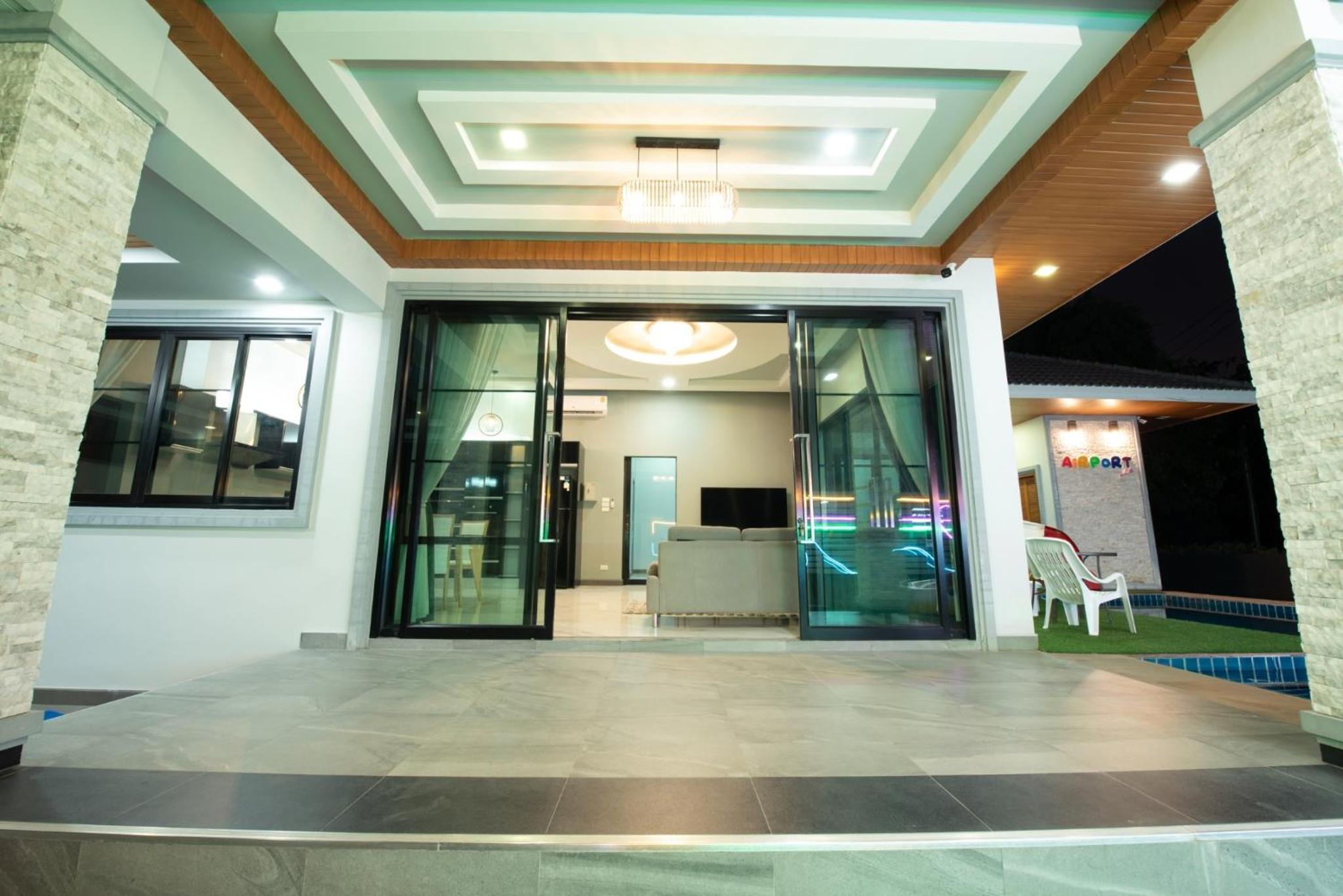 Airport Pool Villa บางเสร่