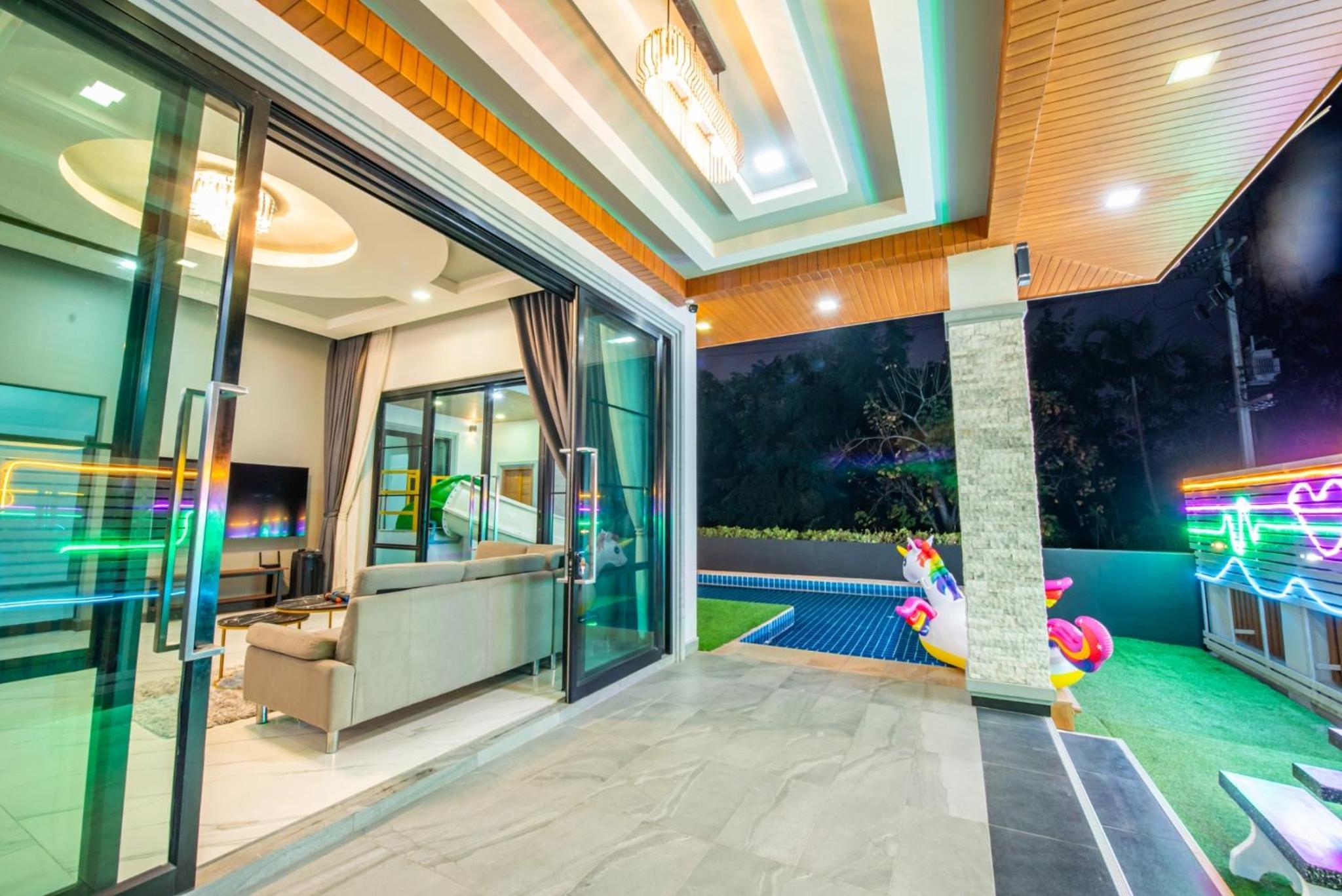 Airport Pool Villa บางเสร่