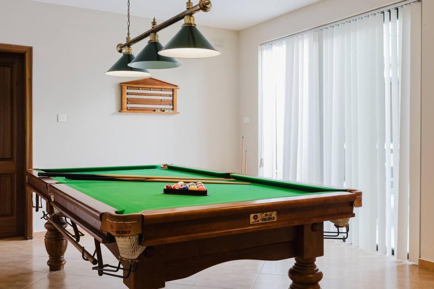 Mellieha villa w jacuzzi and pool table by Homely!