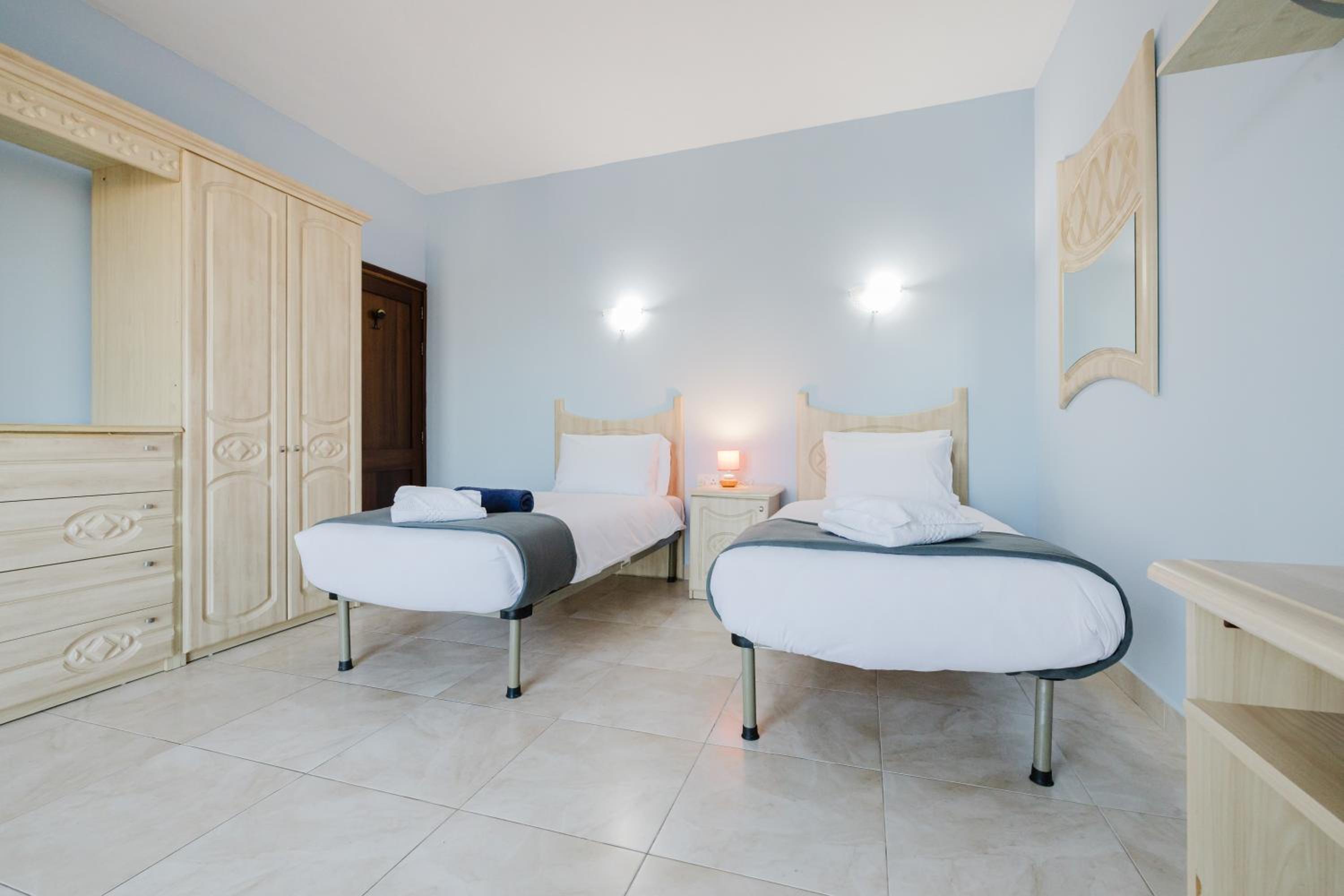 Mellieha villa w jacuzzi and pool table by Homely!