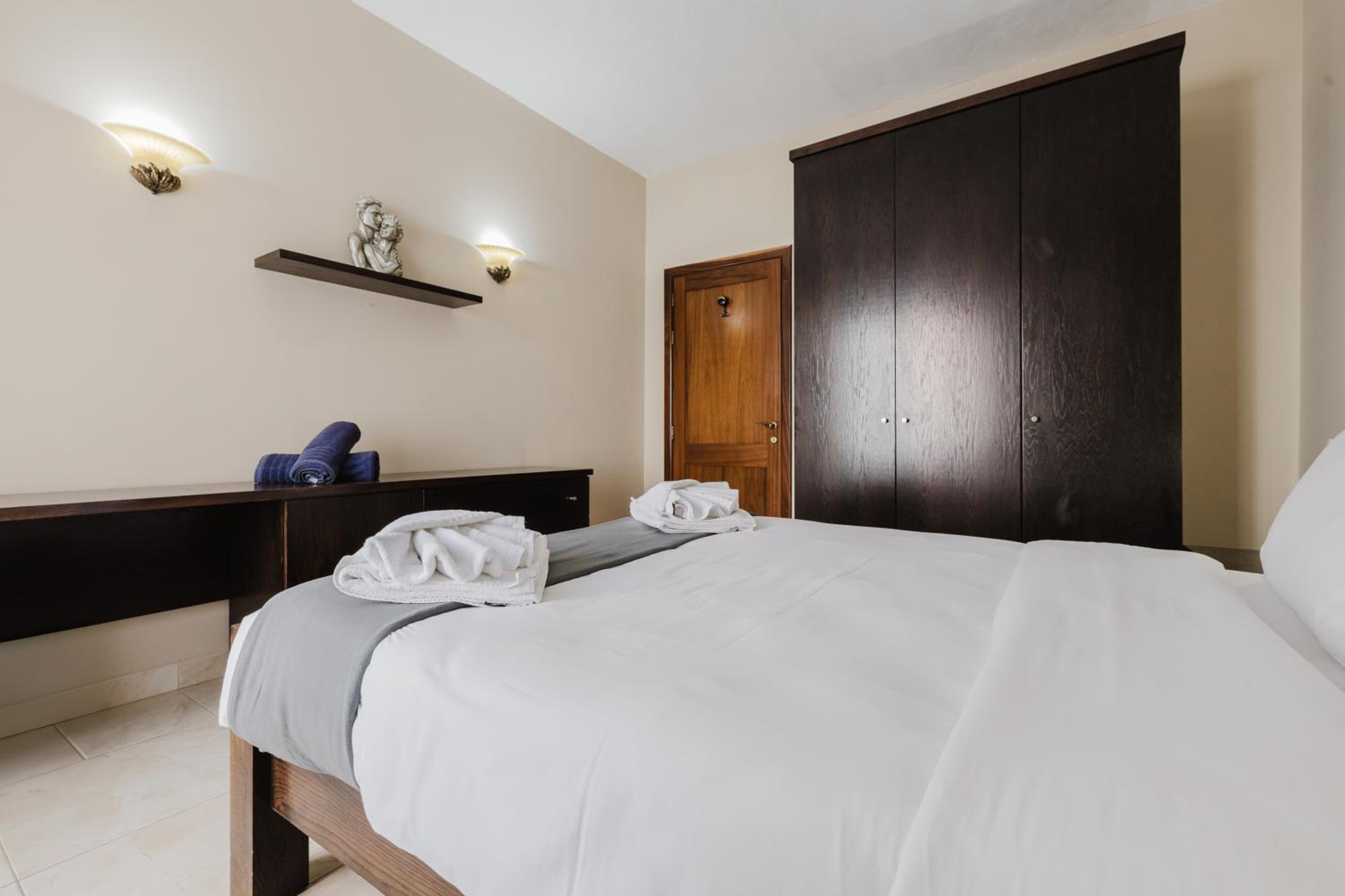 Mellieha villa w jacuzzi and pool table by Homely!