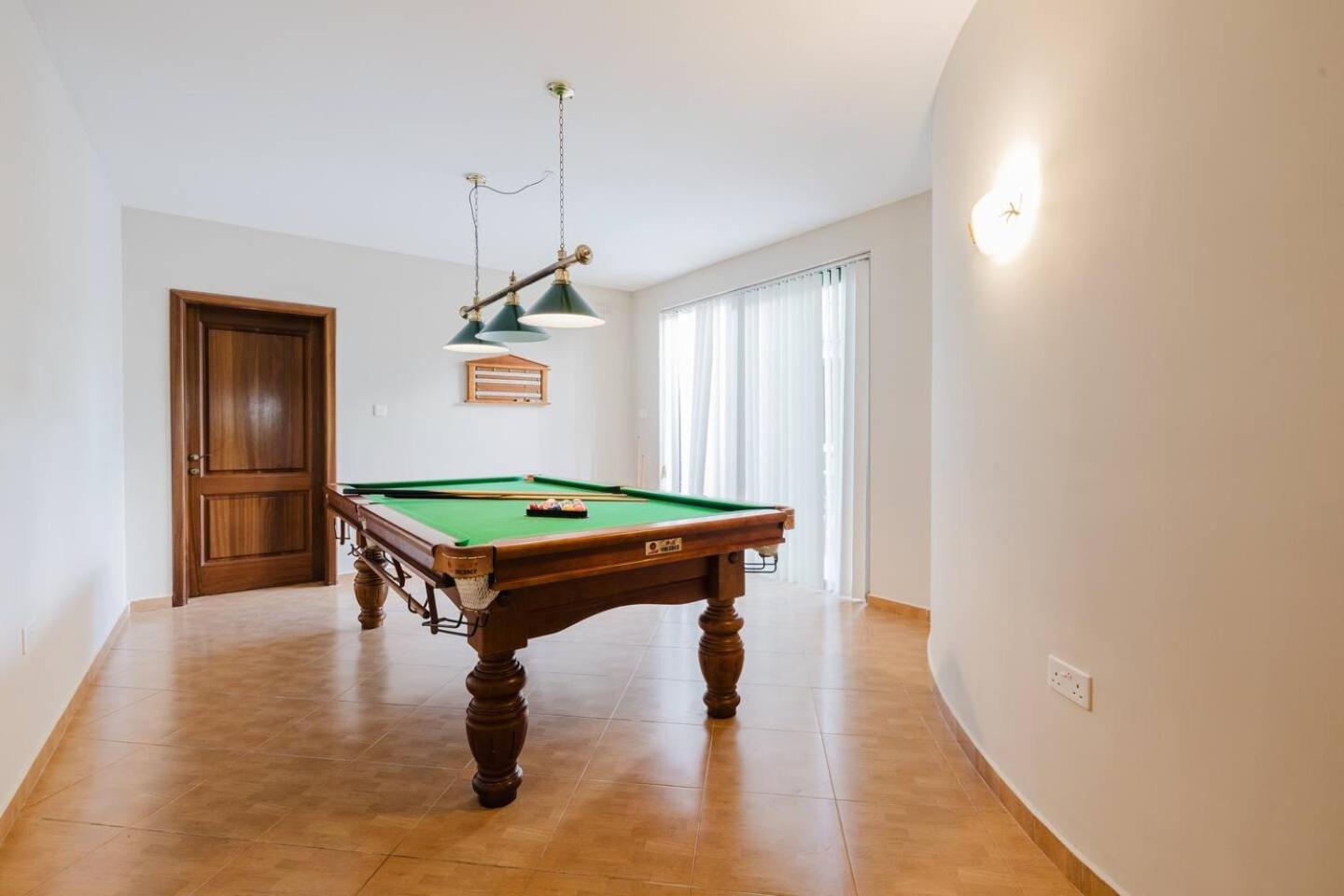 Mellieha villa w jacuzzi and pool table by Homely!