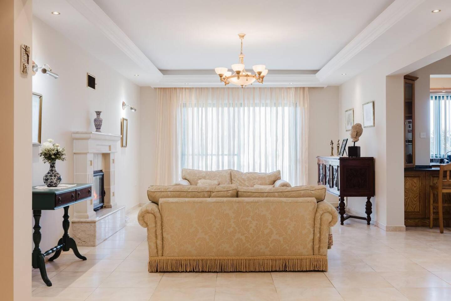 Mellieha villa w jacuzzi and pool table by Homely!
