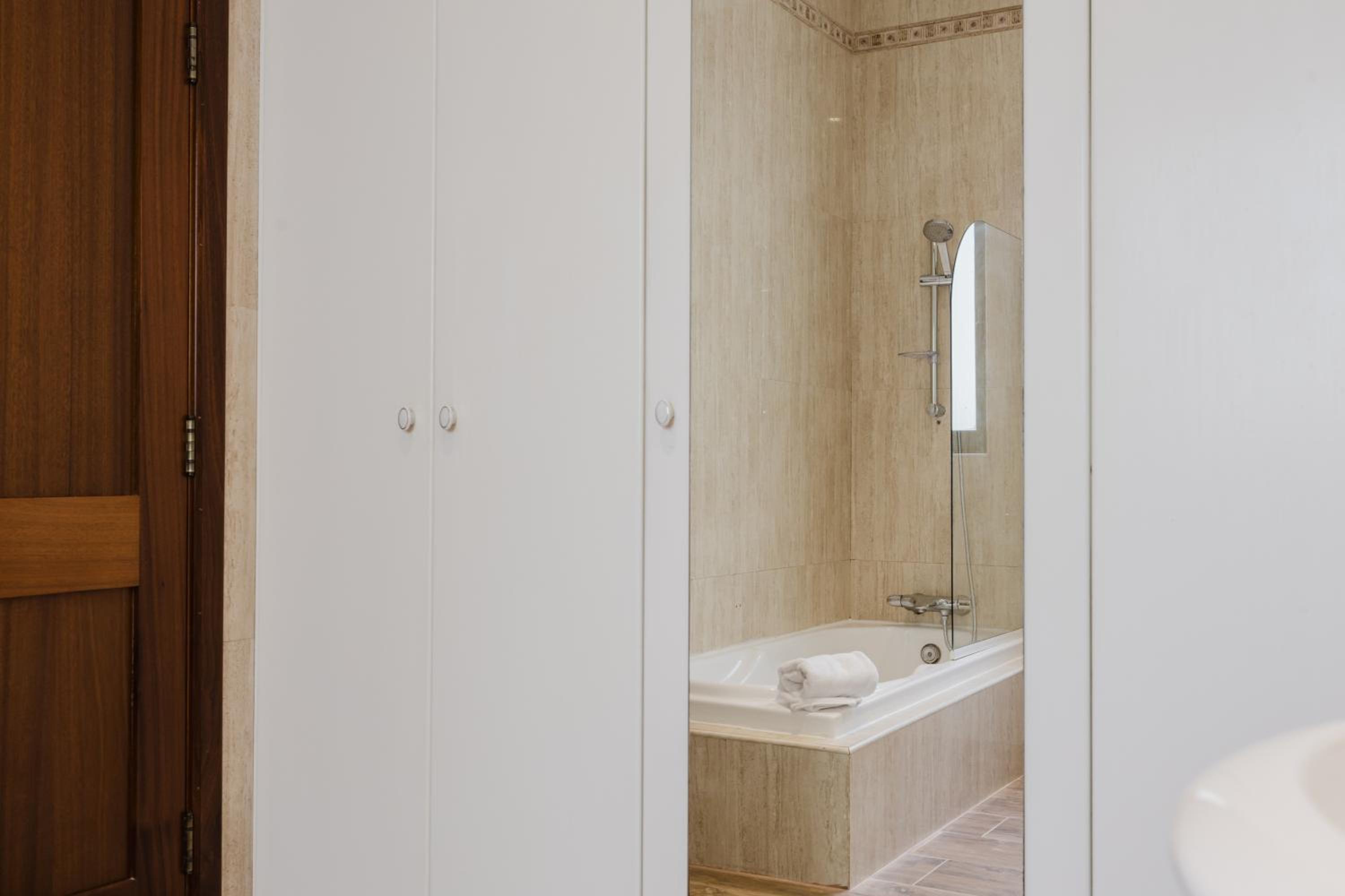 Mellieha villa w jacuzzi and pool table by Homely!
