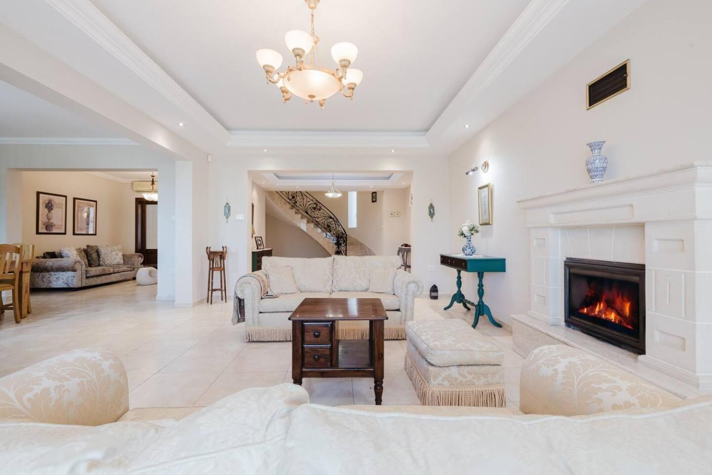 Mellieha villa w jacuzzi and pool table by Homely!