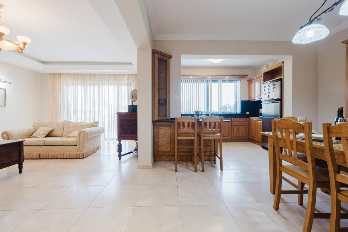 Mellieha villa w jacuzzi and pool table by Homely!