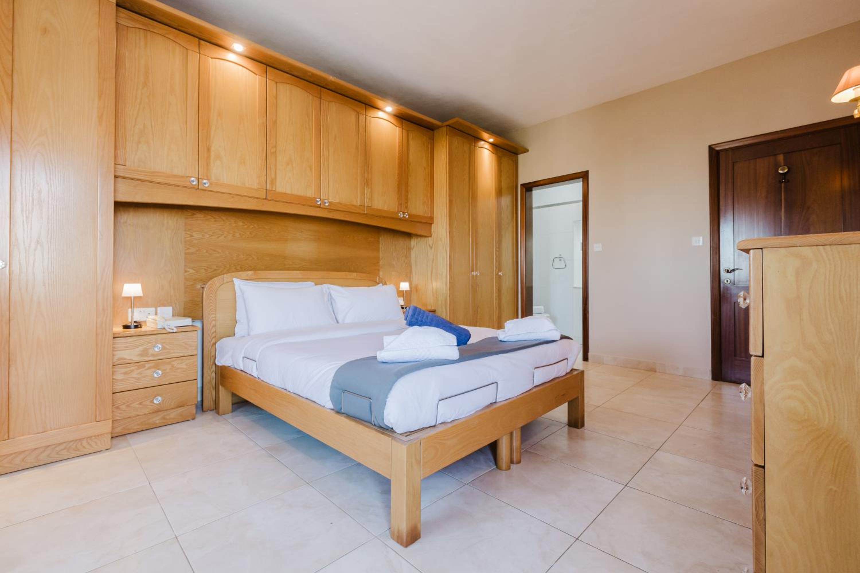 Mellieha villa w jacuzzi and pool table by Homely!
