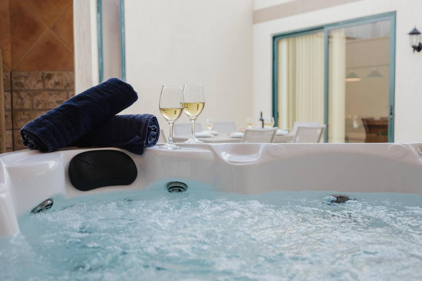 Mellieha villa w jacuzzi and pool table by Homely!
