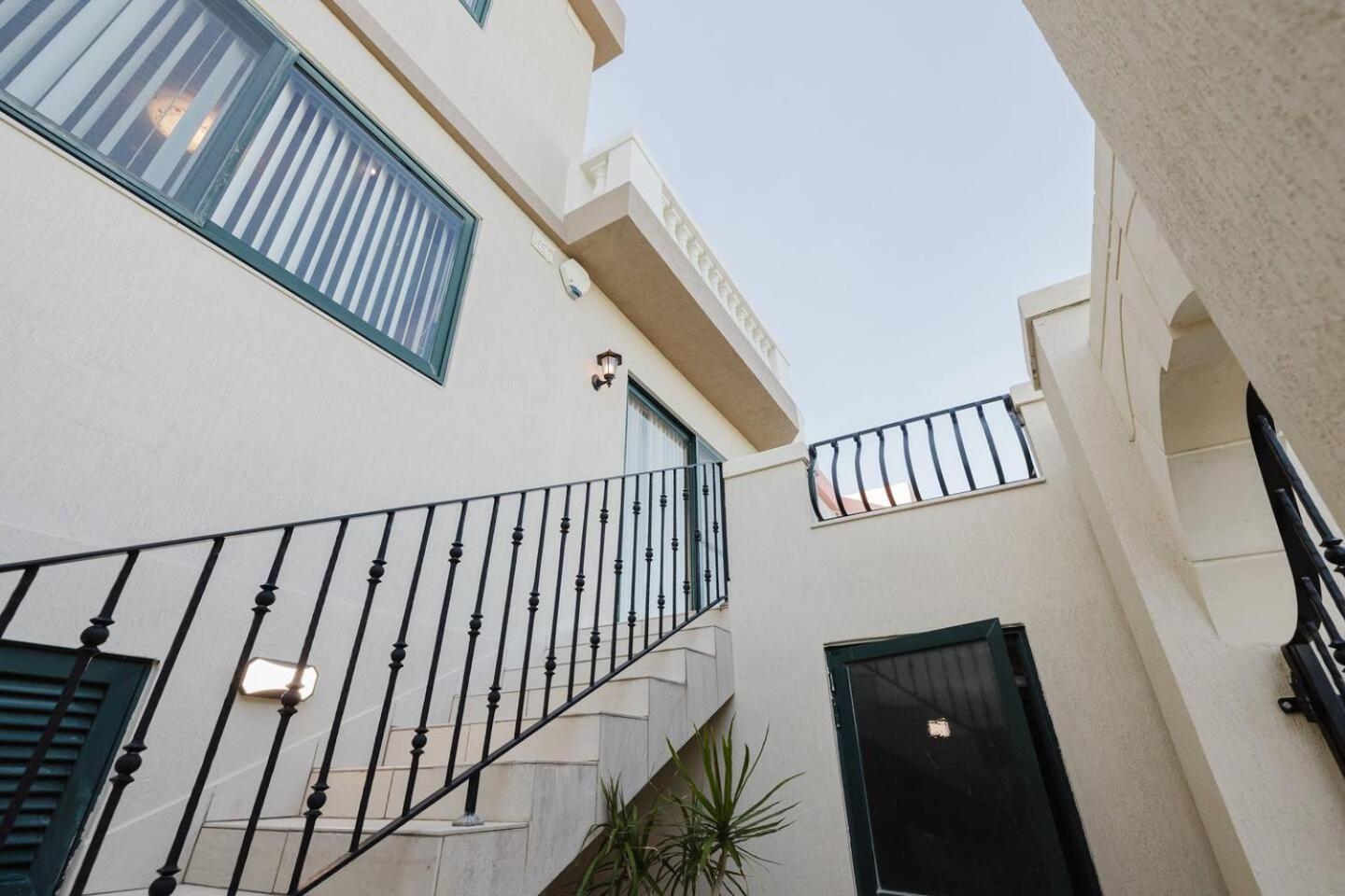 Mellieha villa w jacuzzi and pool table by Homely!