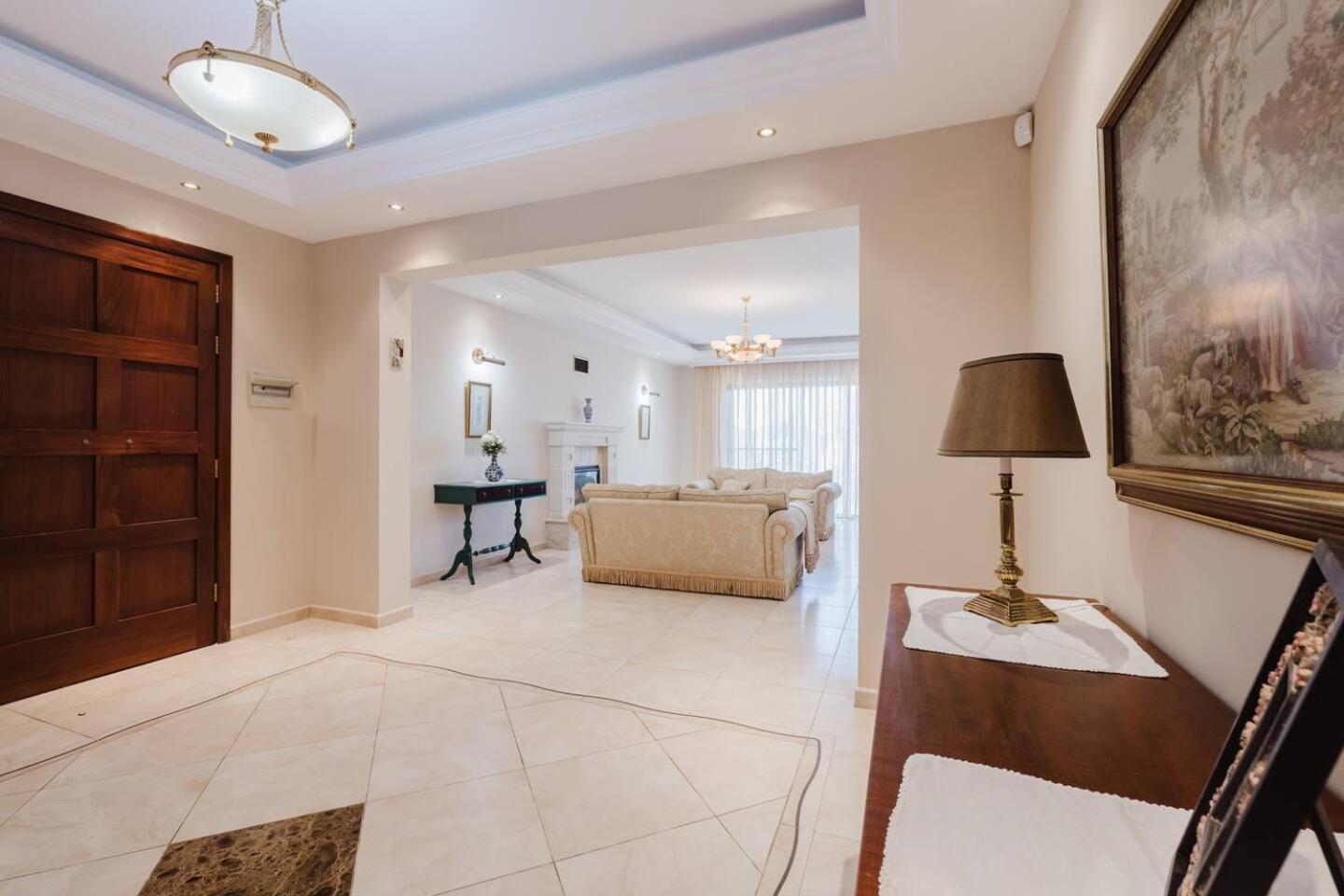 Mellieha villa w jacuzzi and pool table by Homely!