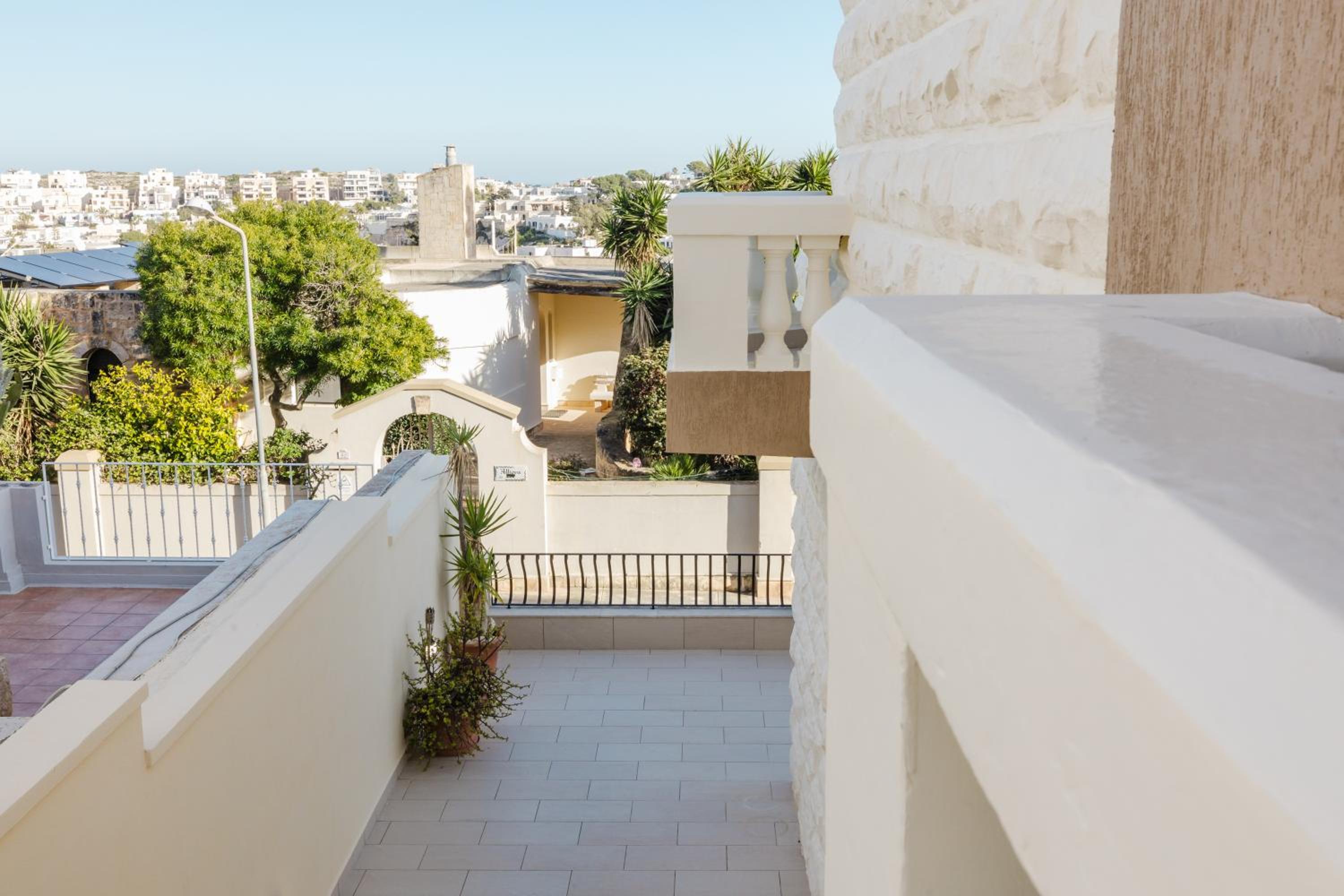 Mellieha villa w jacuzzi and pool table by Homely!