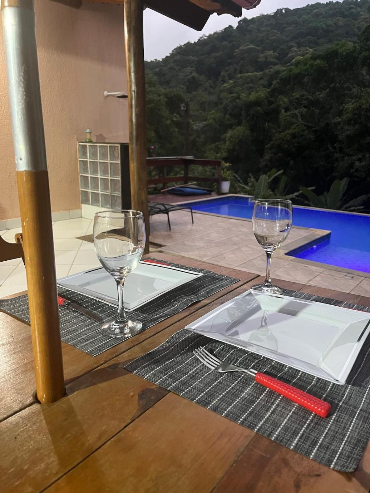 Refúgio com hidro, piscina e linda vista!