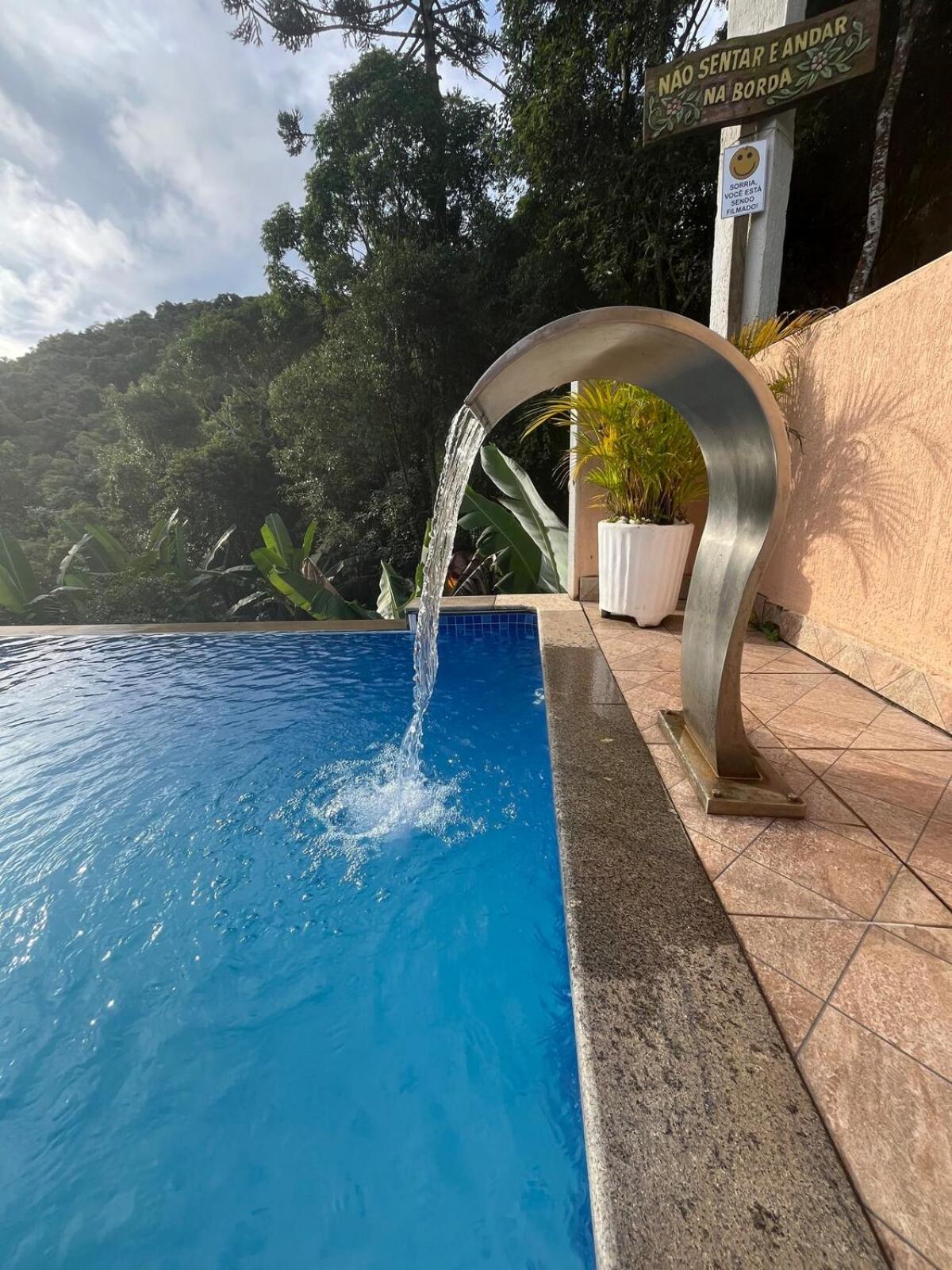 Refúgio com hidro, piscina e linda vista!