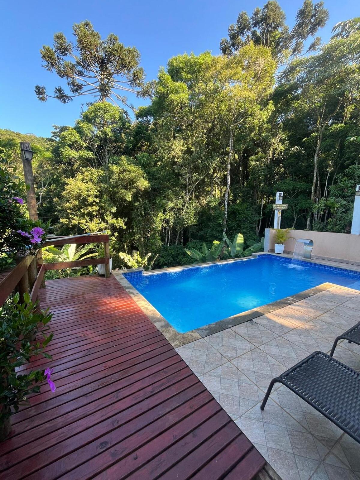 Refúgio com hidro, piscina e linda vista!