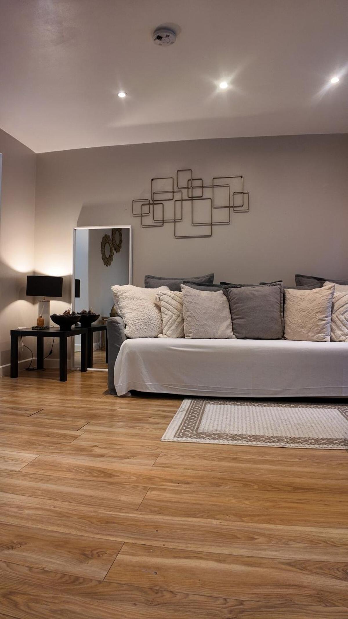 3 BHK Apt Haymarket Leicester Square Soho HY04