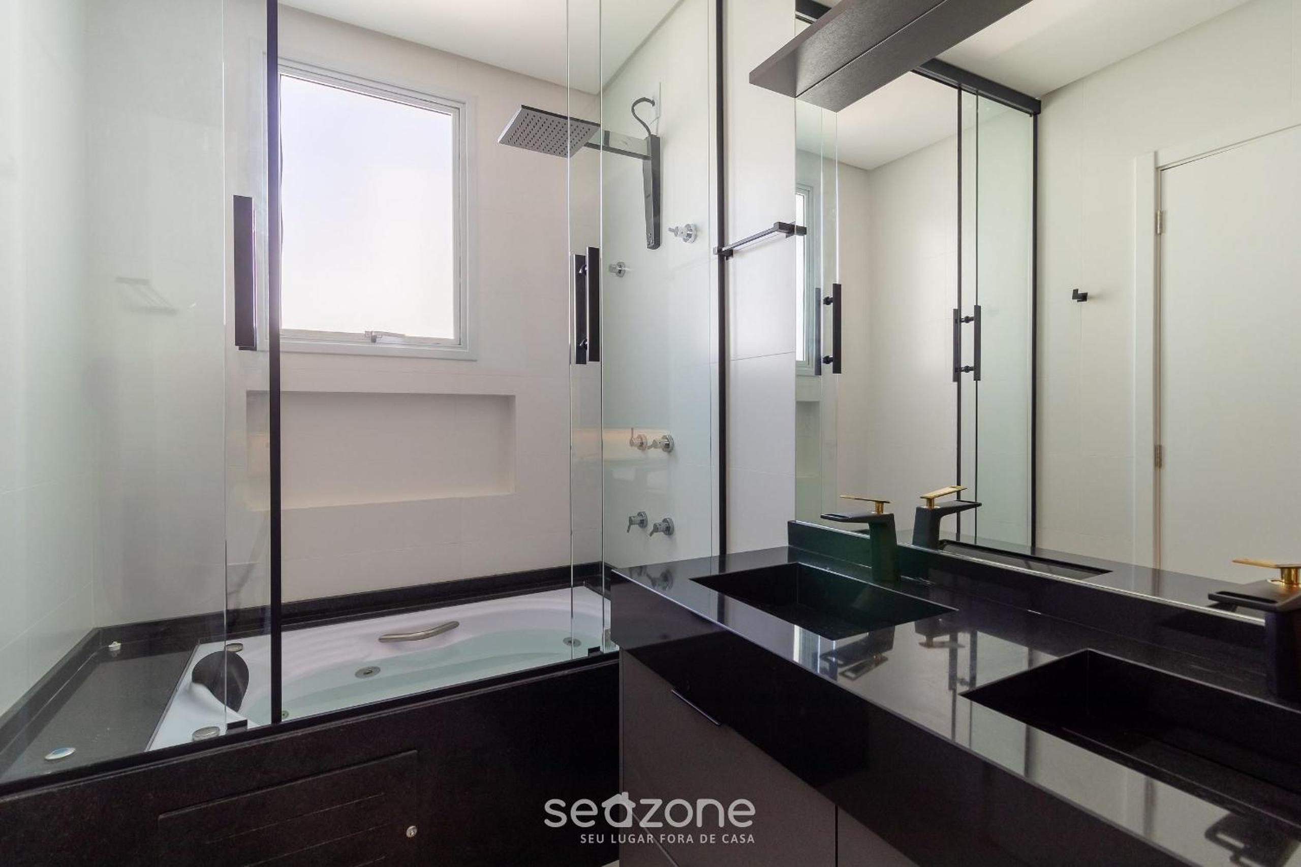 Modern apt with pool and hot tub! RHL0305
