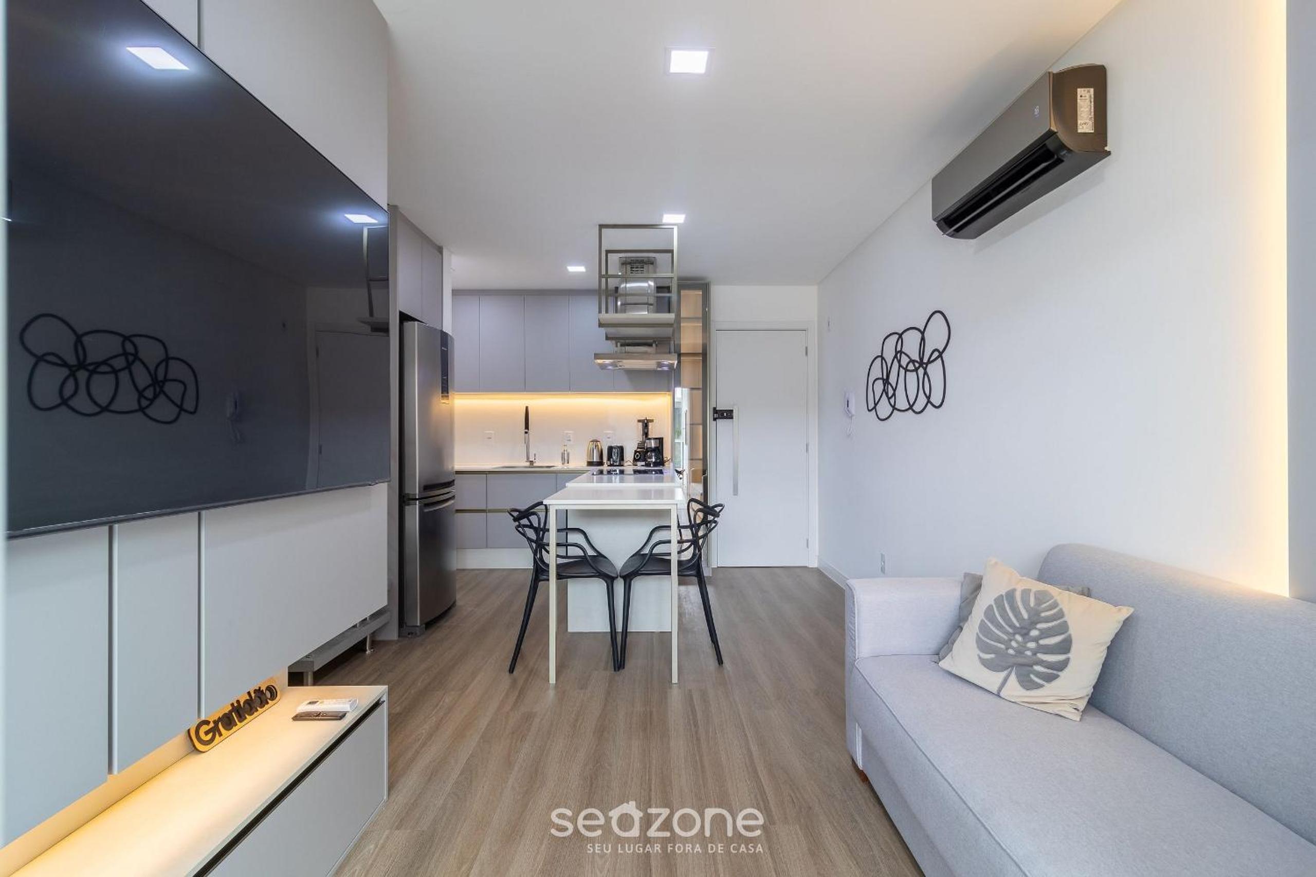 Modern apt with pool and hot tub! RHL0305