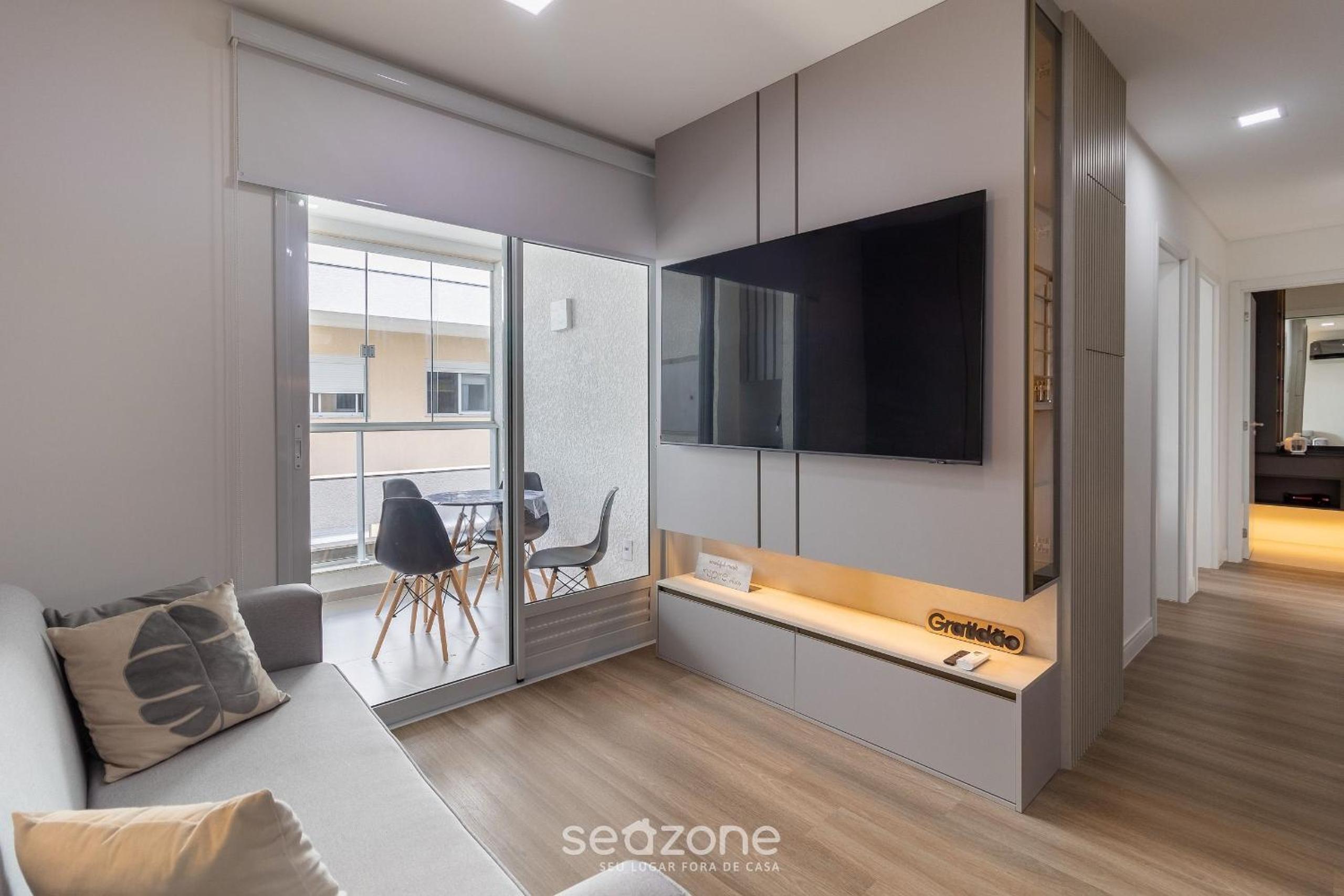 Modern apt with pool and hot tub! RHL0305
