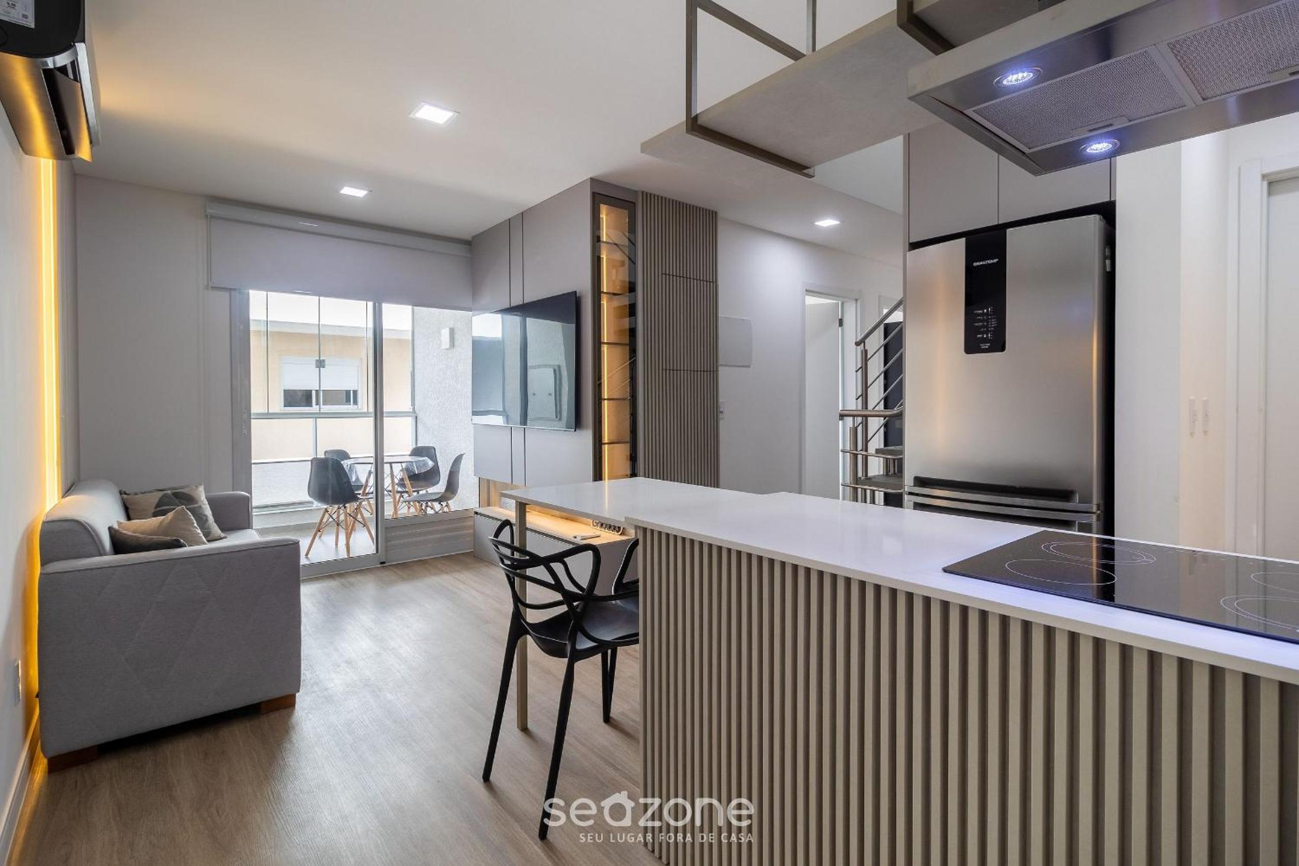 Modern apt with pool and hot tub! RHL0305