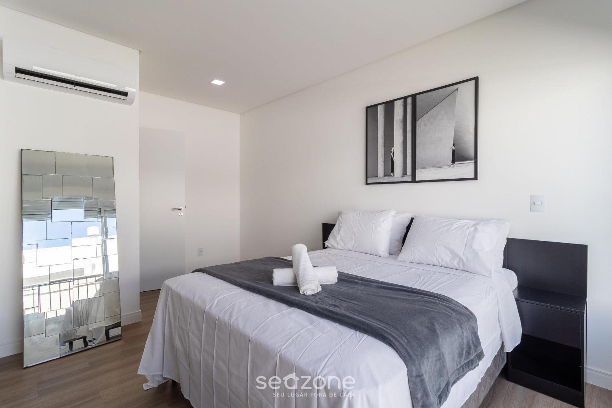 Modern apt with pool and hot tub! RHL0305