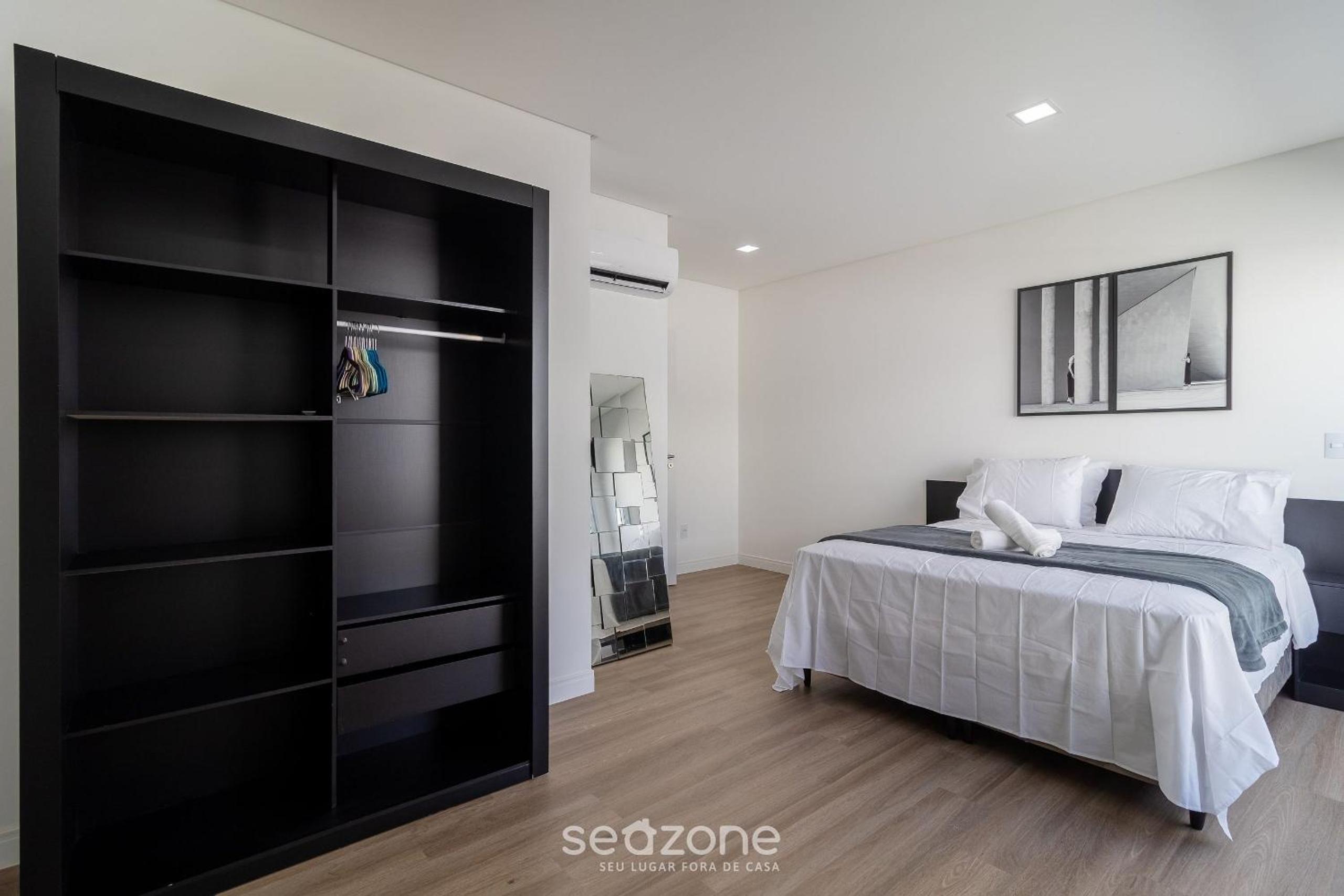 Modern apt with pool and hot tub! RHL0305