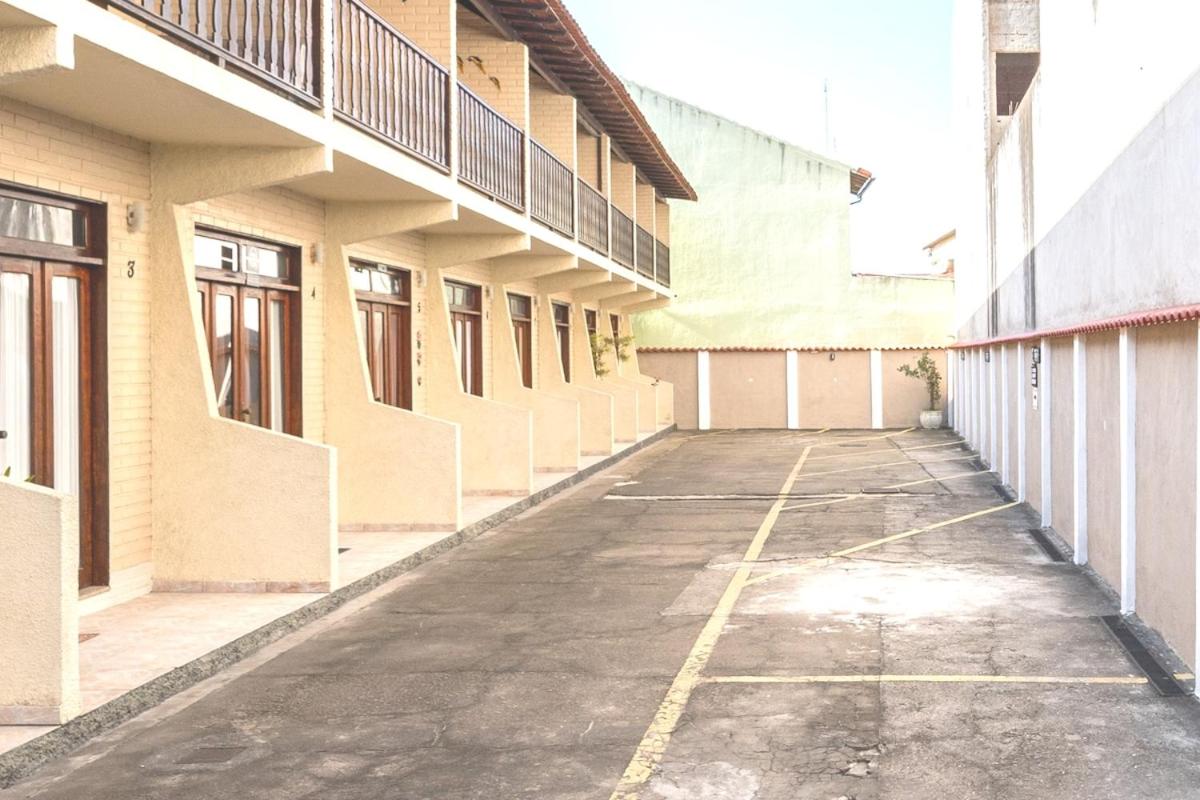 Cabo Frio - Peró - casa em condomínio com piscina e área de lazer, próximo das praias