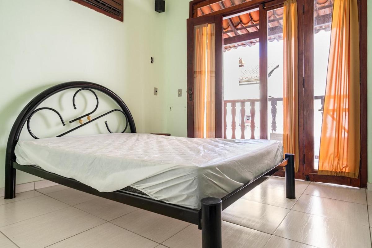 Cabo Frio - Peró - casa em condomínio com piscina e área de lazer, próximo das praias