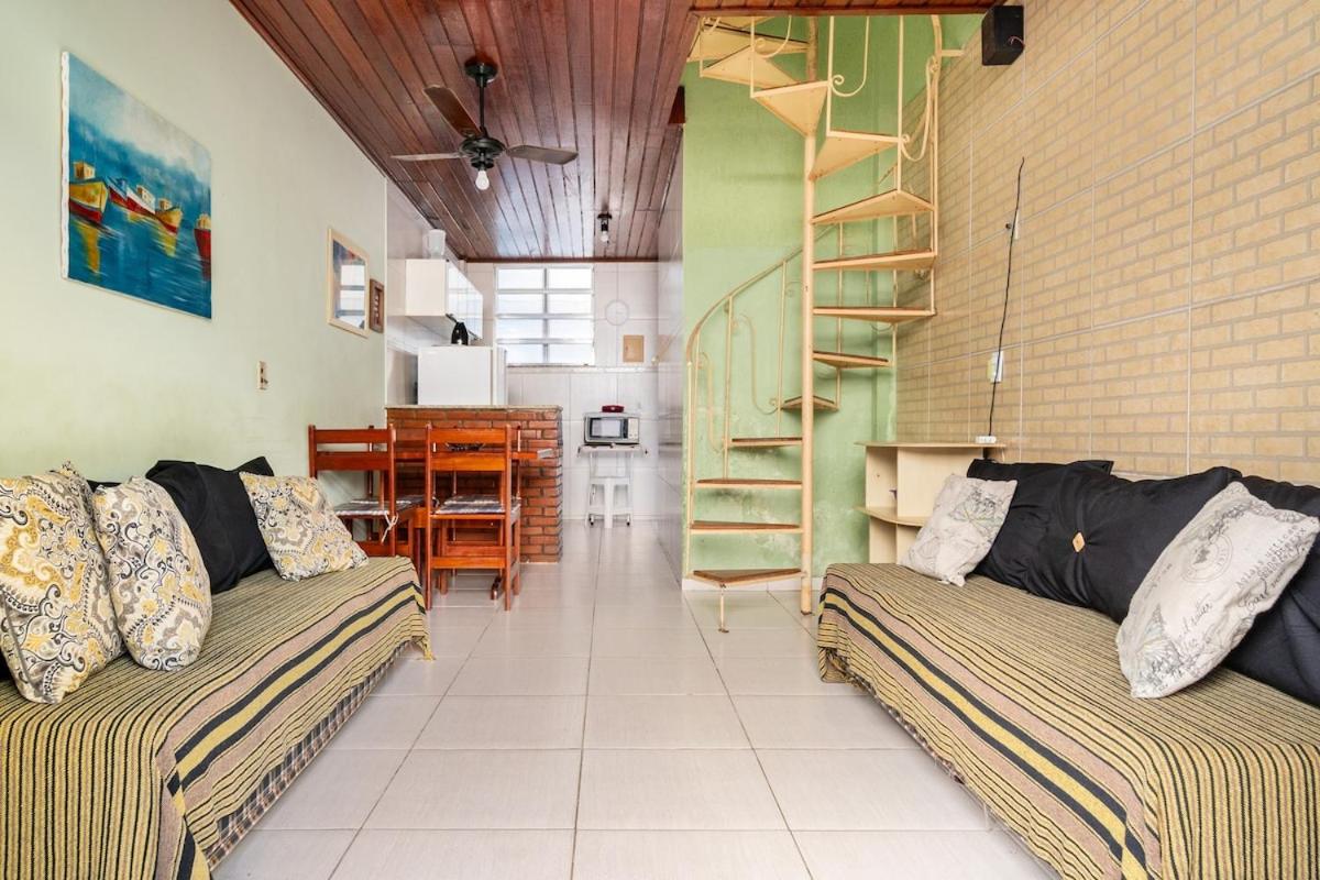 Cabo Frio - Peró - casa em condomínio com piscina e área de lazer, próximo das praias