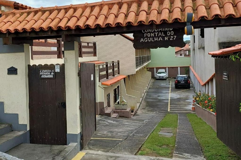Cabo Frio - Peró - casa em condomínio com piscina e área de lazer, próximo das praias