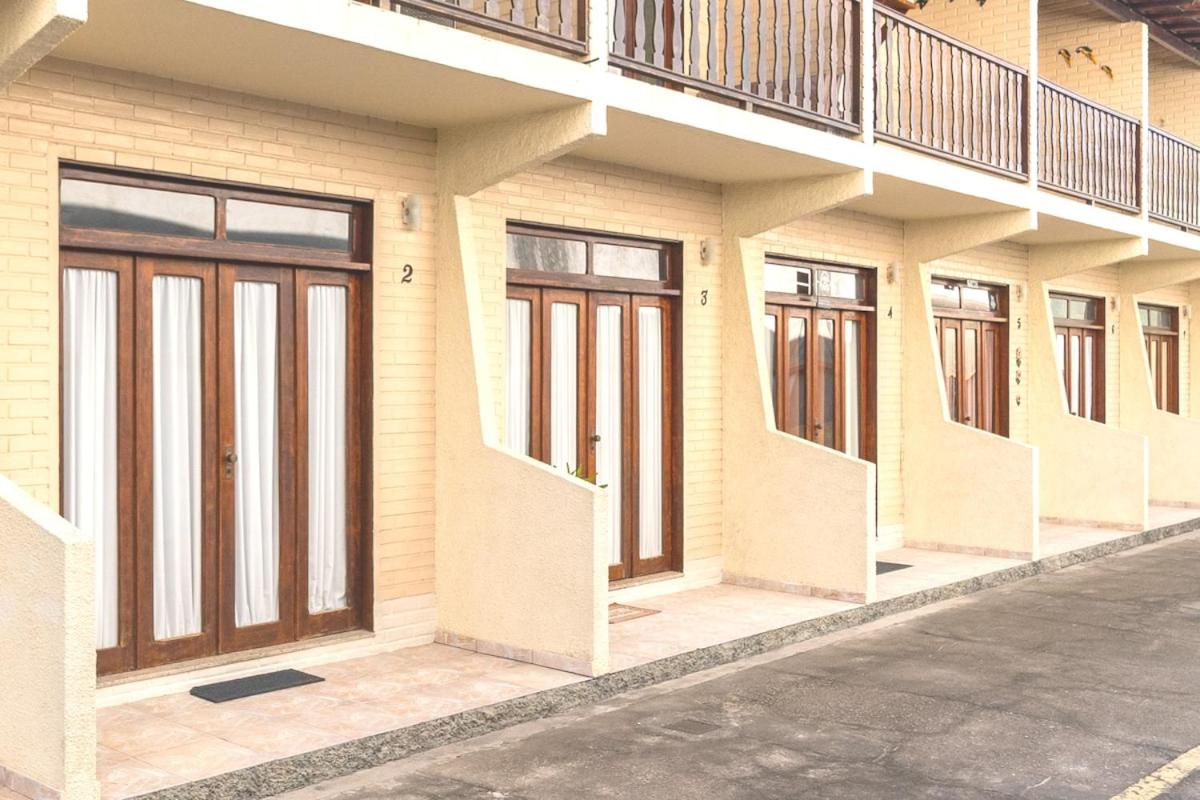 Cabo Frio - Peró - casa em condomínio com piscina e área de lazer, próximo das praias