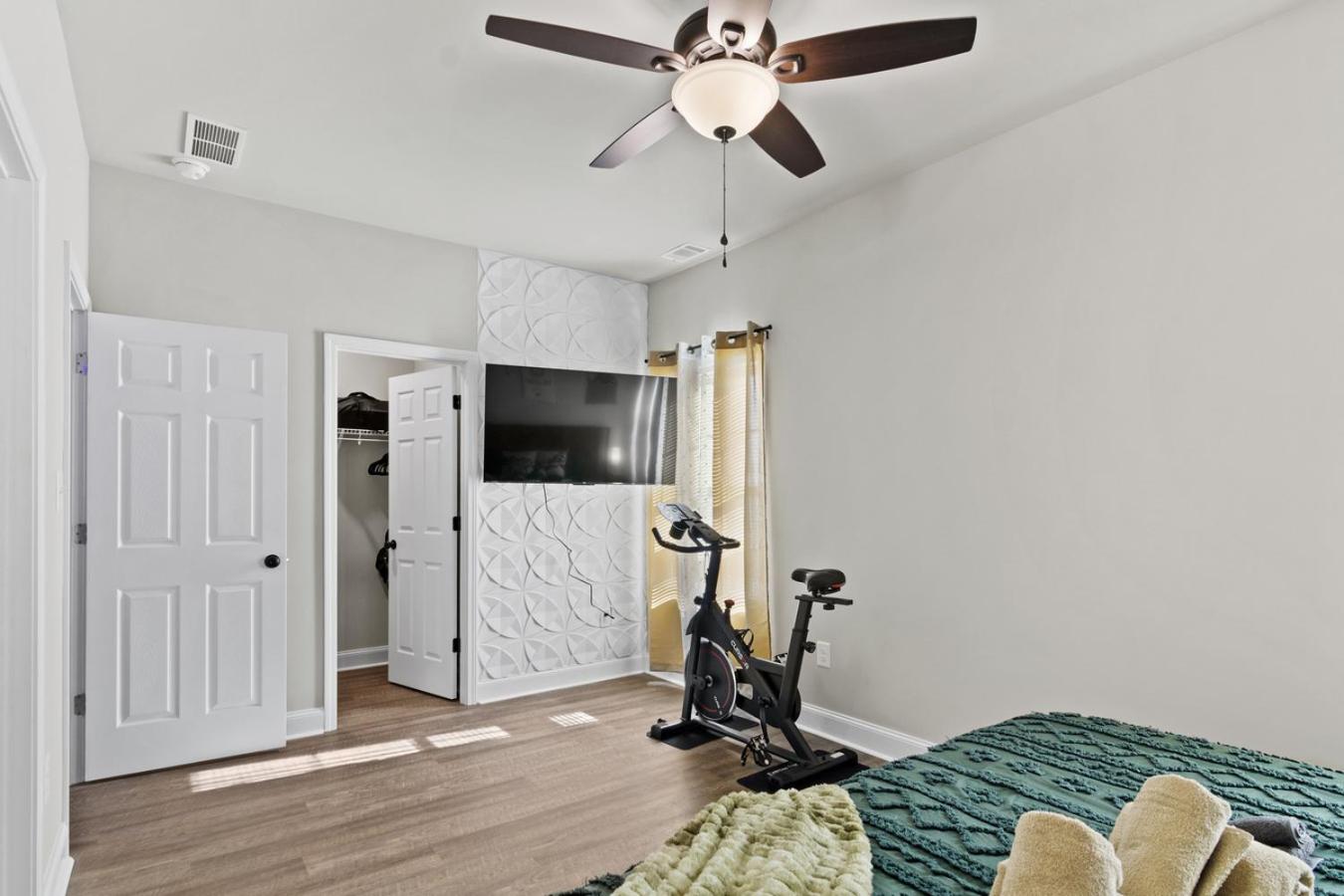 13 mins to Downtown & Stadium - Game Room - Game Day