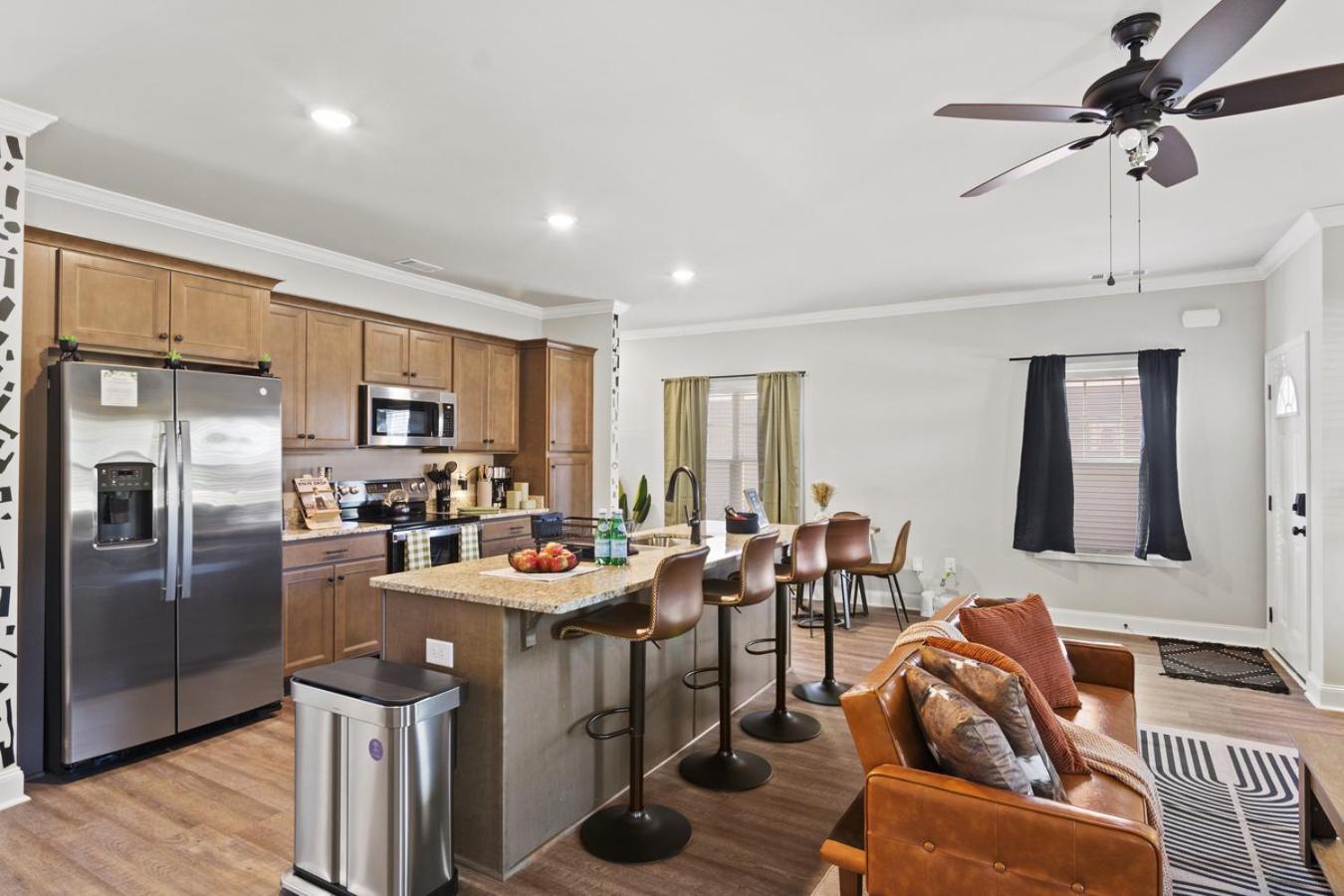 13 mins to Downtown & Stadium - Game Room - Game Day