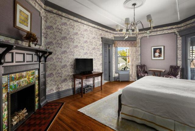 The New Victorian Mansion Bed & Breakfast
