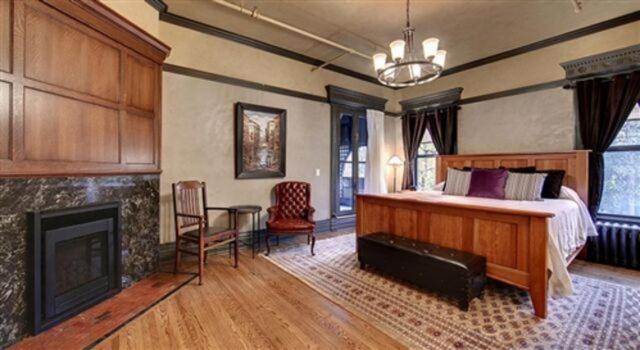 The New Victorian Mansion Bed & Breakfast