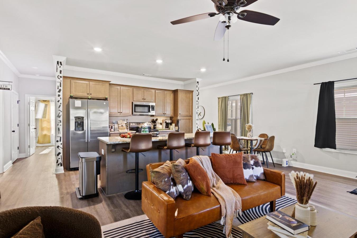 13 mins to Downtown & Stadium - Game Room - Game Day
