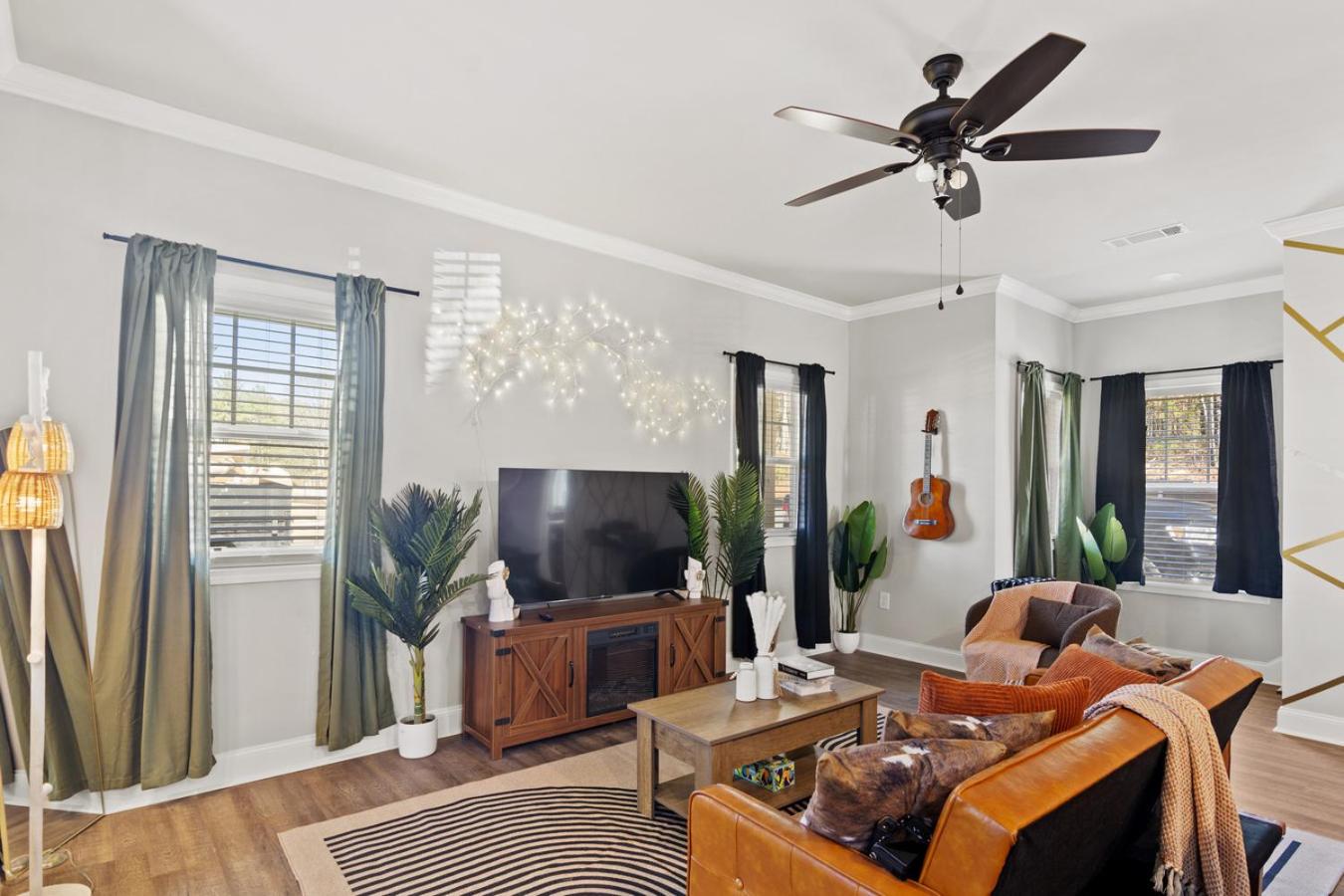 13 mins to Downtown & Stadium - Game Room - Game Day