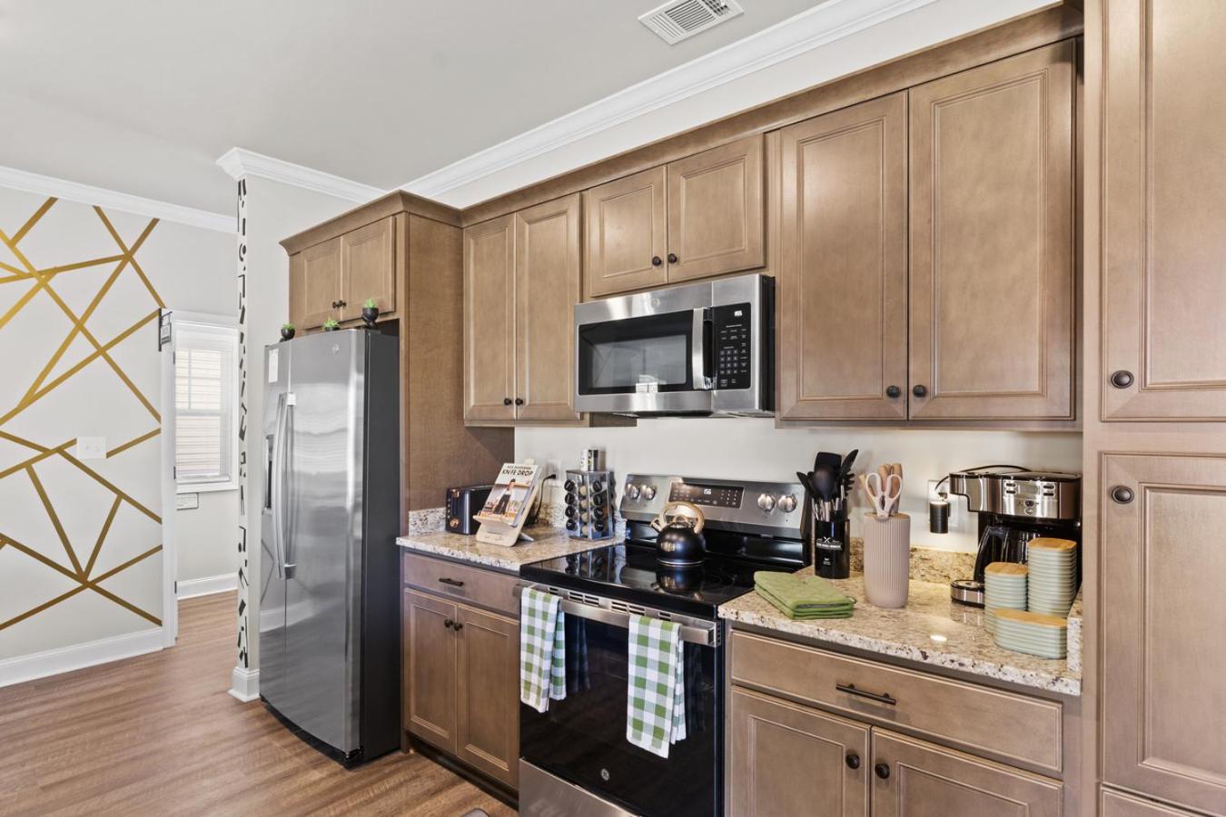 13 mins to Downtown & Stadium - Game Room - Game Day