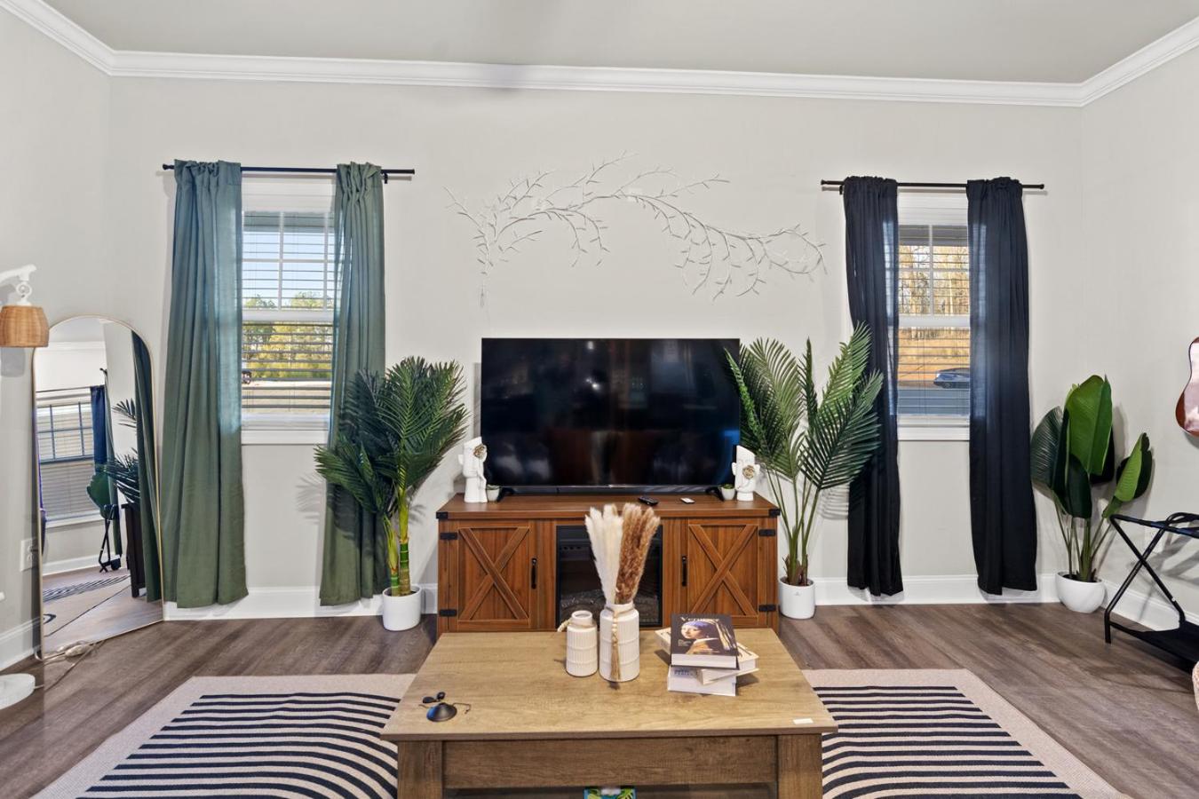13 mins to Downtown & Stadium - Game Room - Game Day