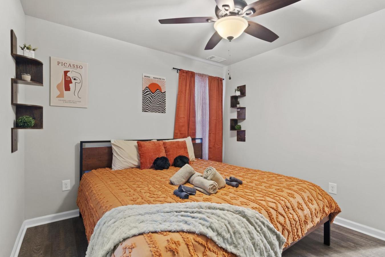 13 mins to Downtown & Stadium - Game Room - Game Day