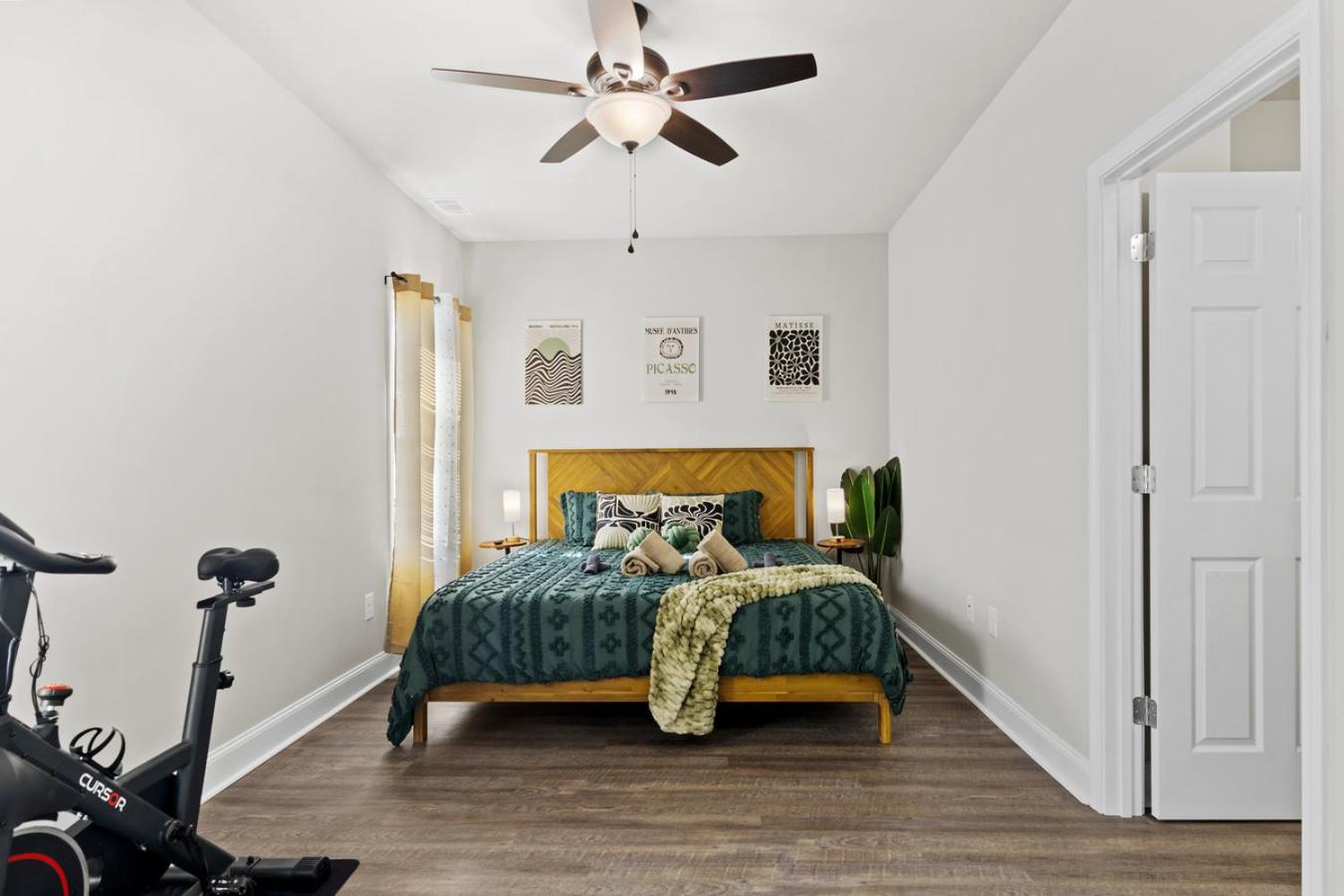 13 mins to Downtown & Stadium - Game Room - Game Day