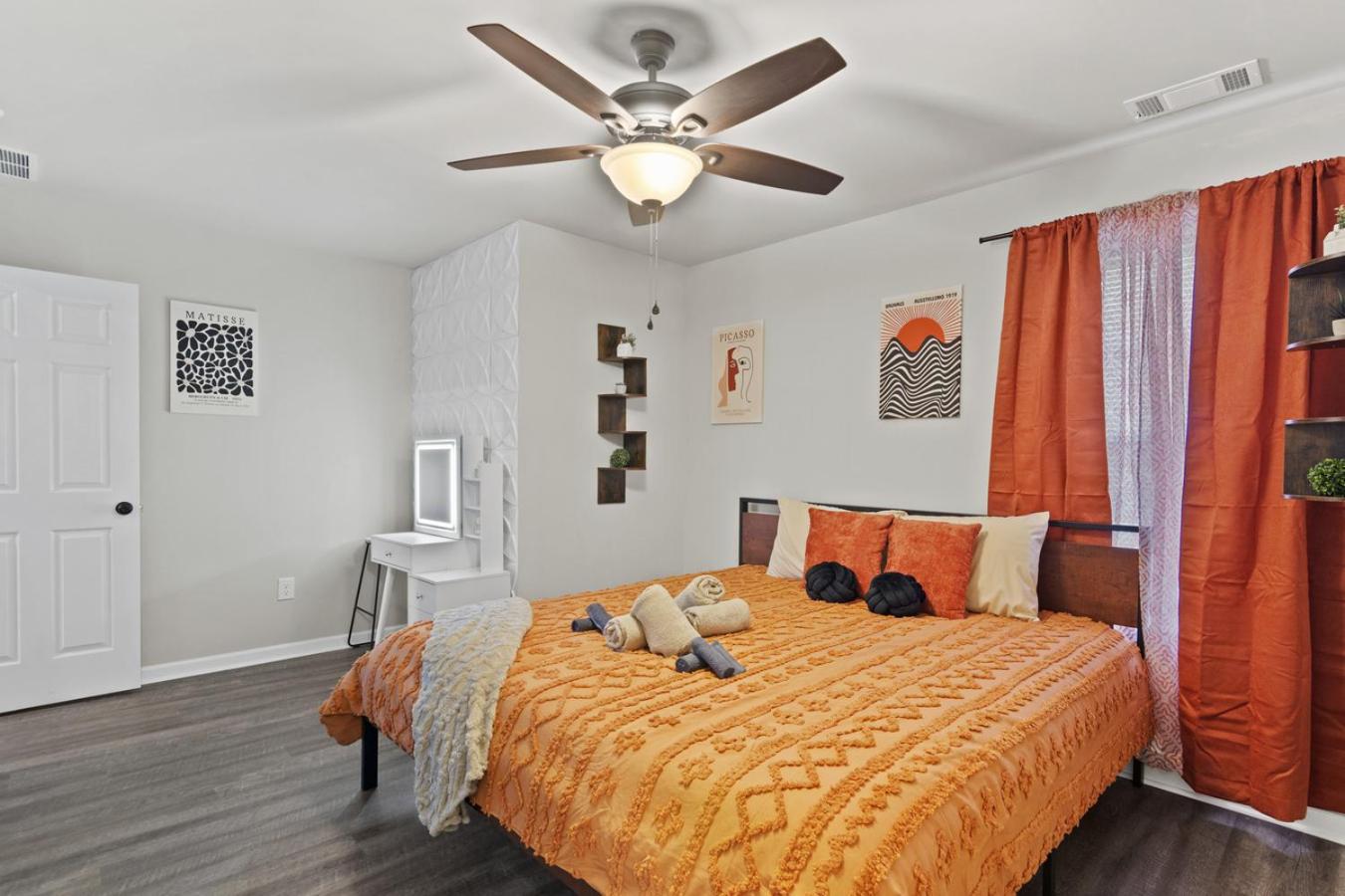 13 mins to Downtown & Stadium - Game Room - Game Day