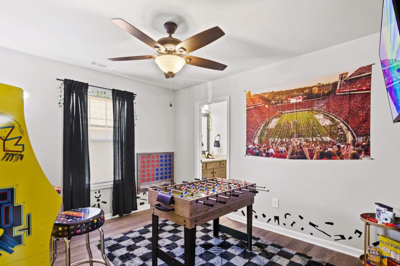 13 mins to Downtown & Stadium - Game Room - Game Day