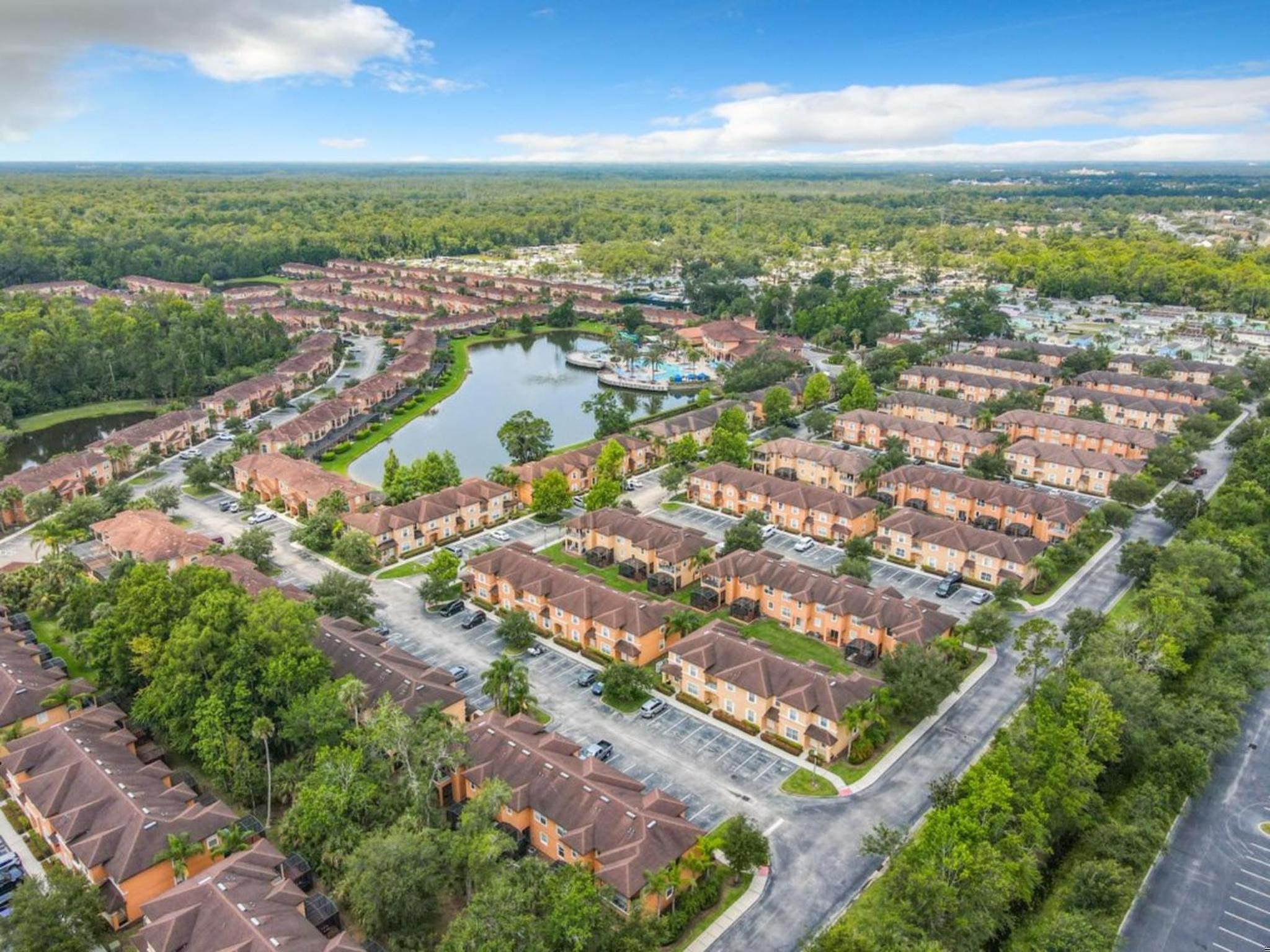 Luxury Townhome Near Disney w/ Resort Amenities