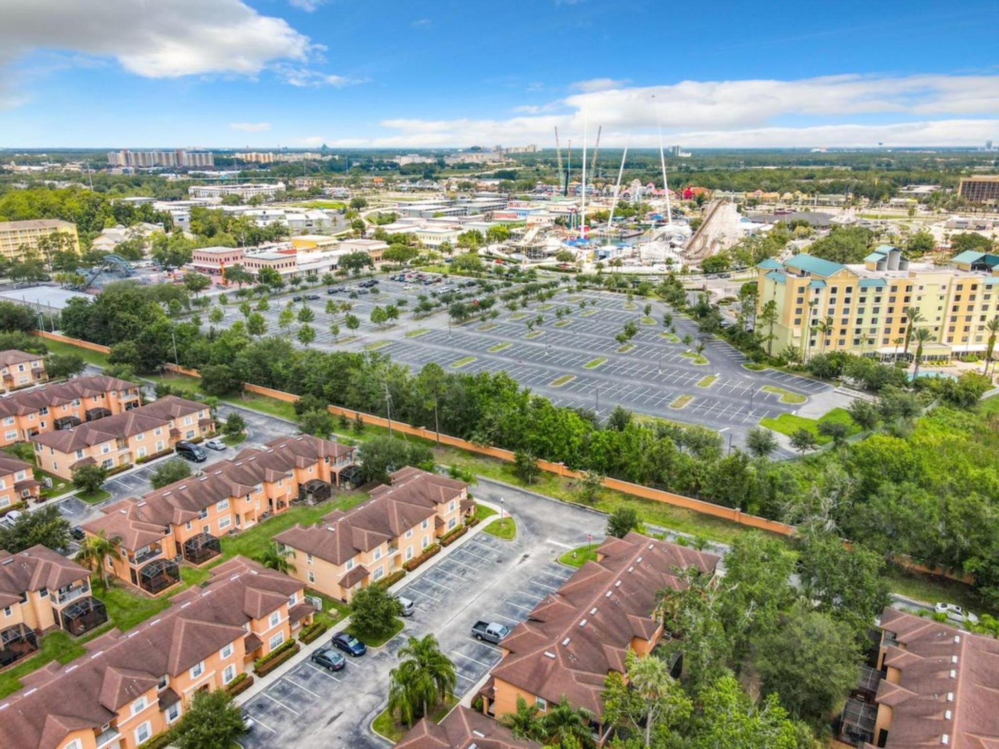 Luxury Townhome Near Disney w/ Resort Amenities