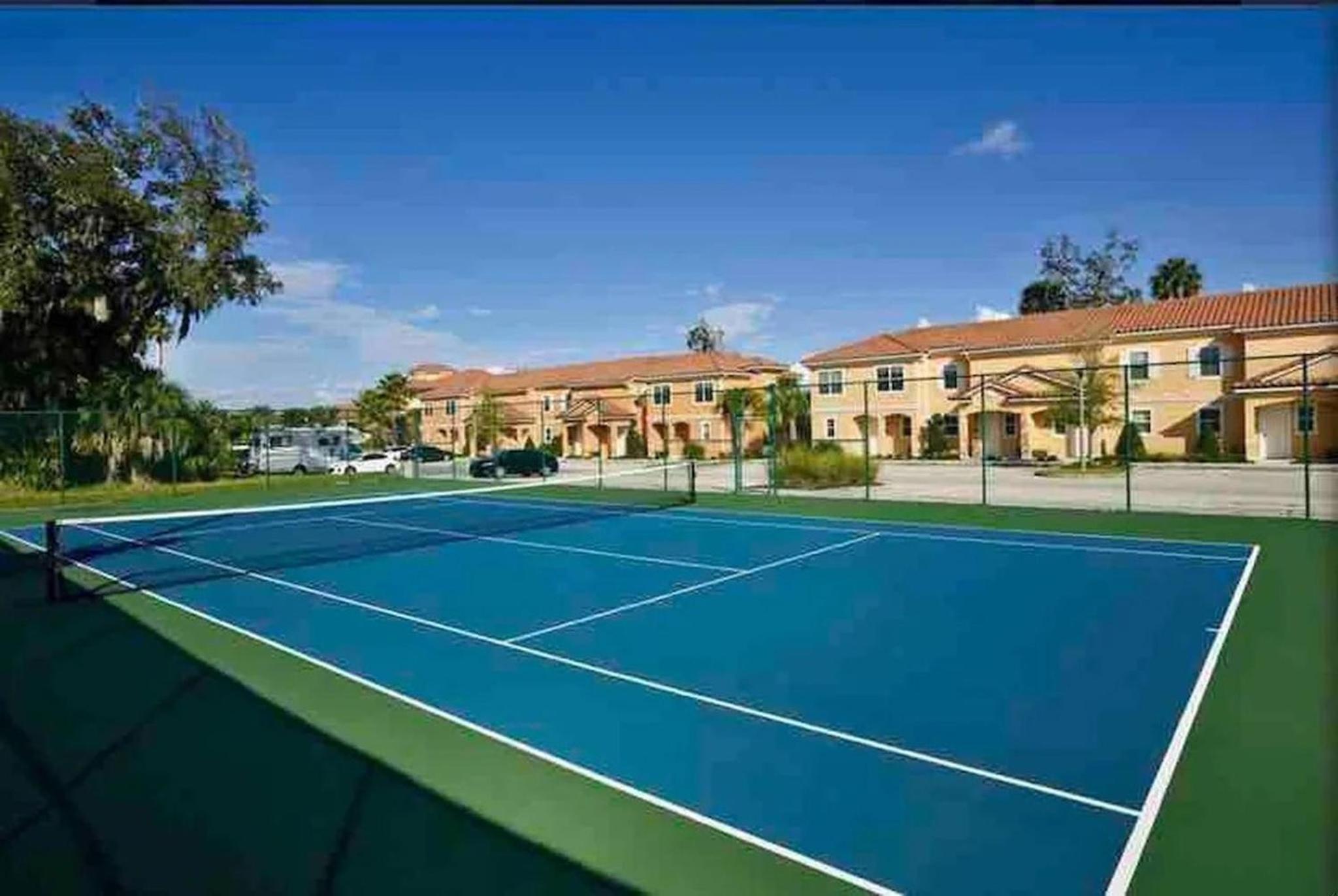 Luxury Townhome Near Disney w/ Resort Amenities