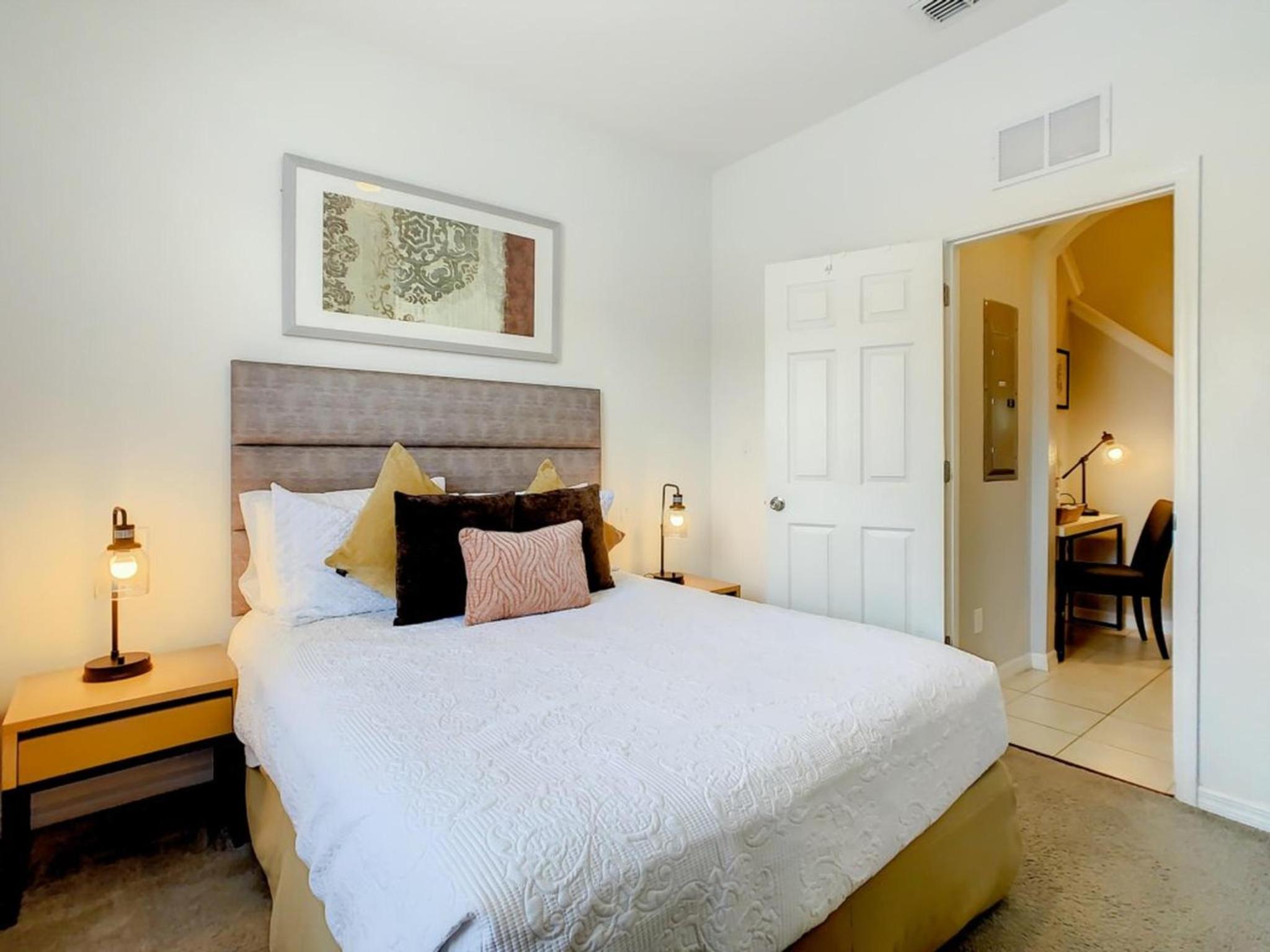 Luxury Townhome Near Disney w/ Resort Amenities