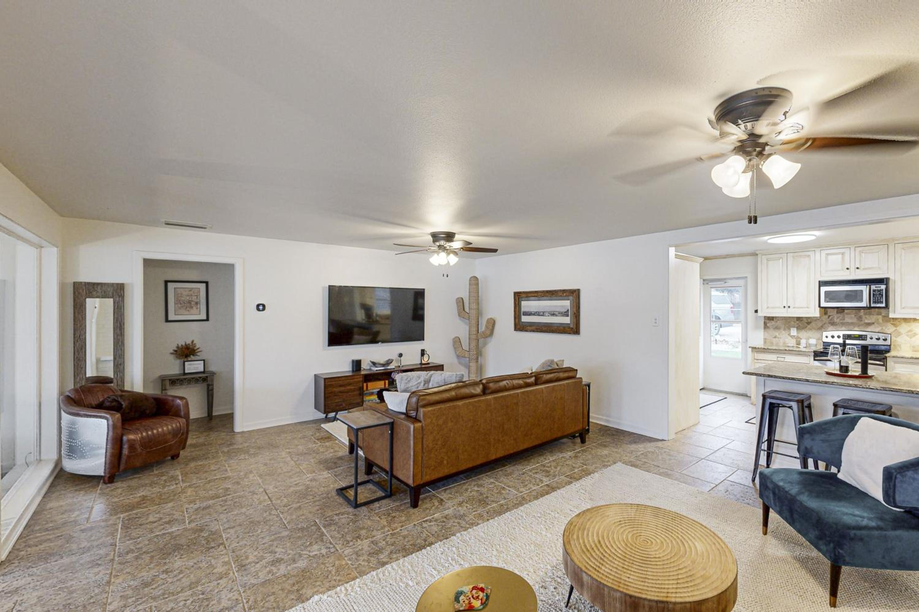 2 BR Lakefront Home W and Dock, Patio and BBQ Grill