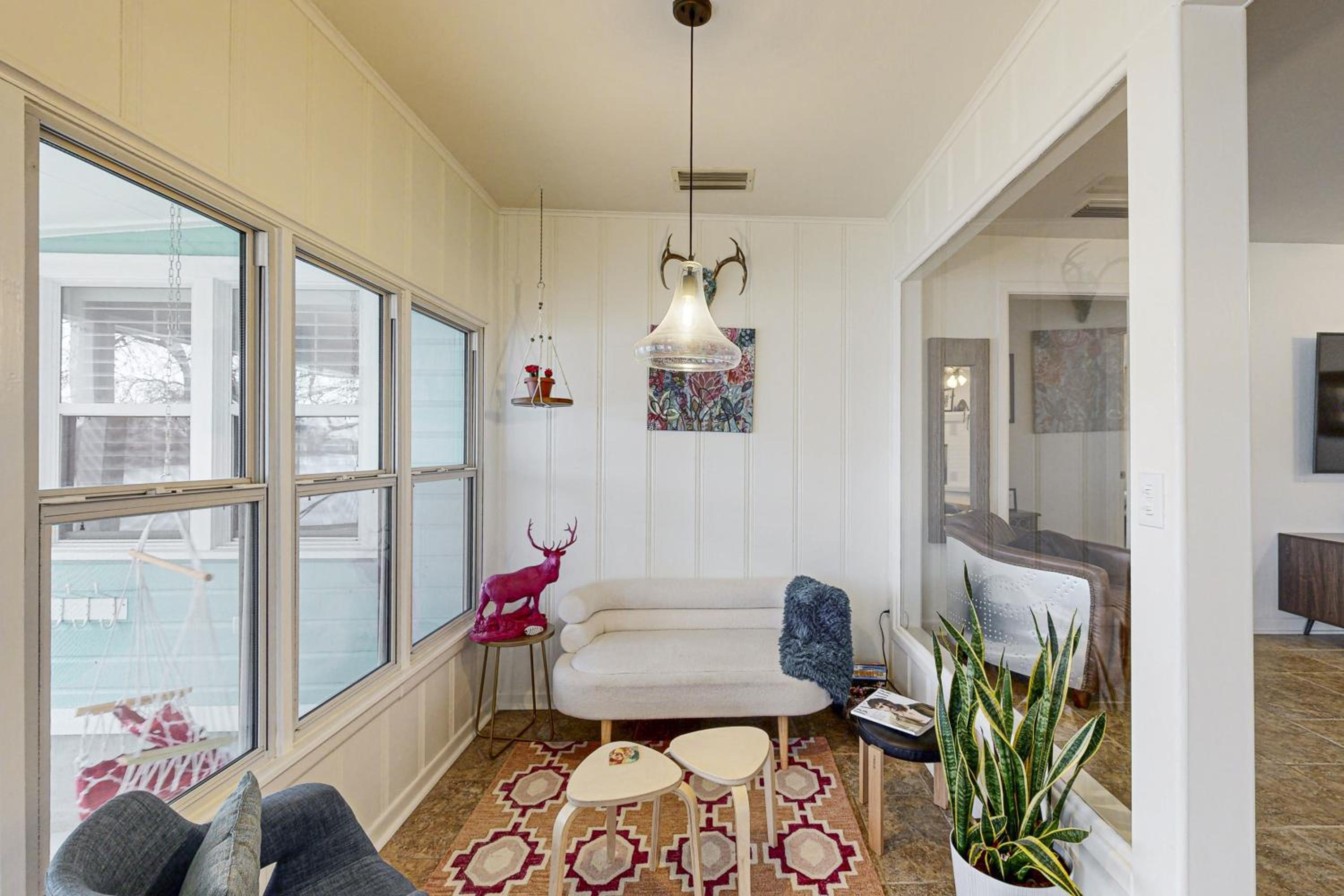 2 BR Lakefront Home W and Dock, Patio and BBQ Grill
