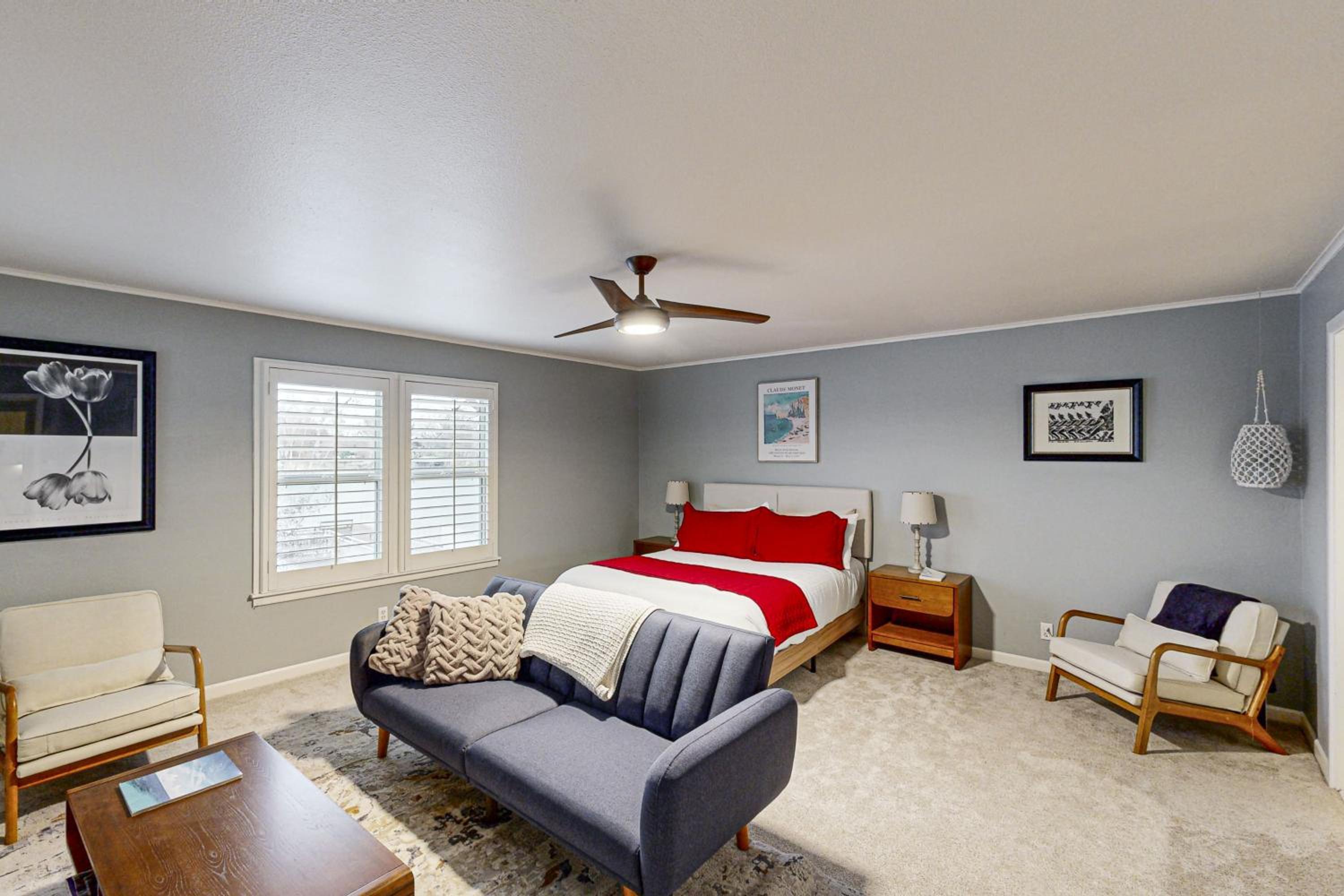 2 BR Lakefront Home W and Dock, Patio and BBQ Grill