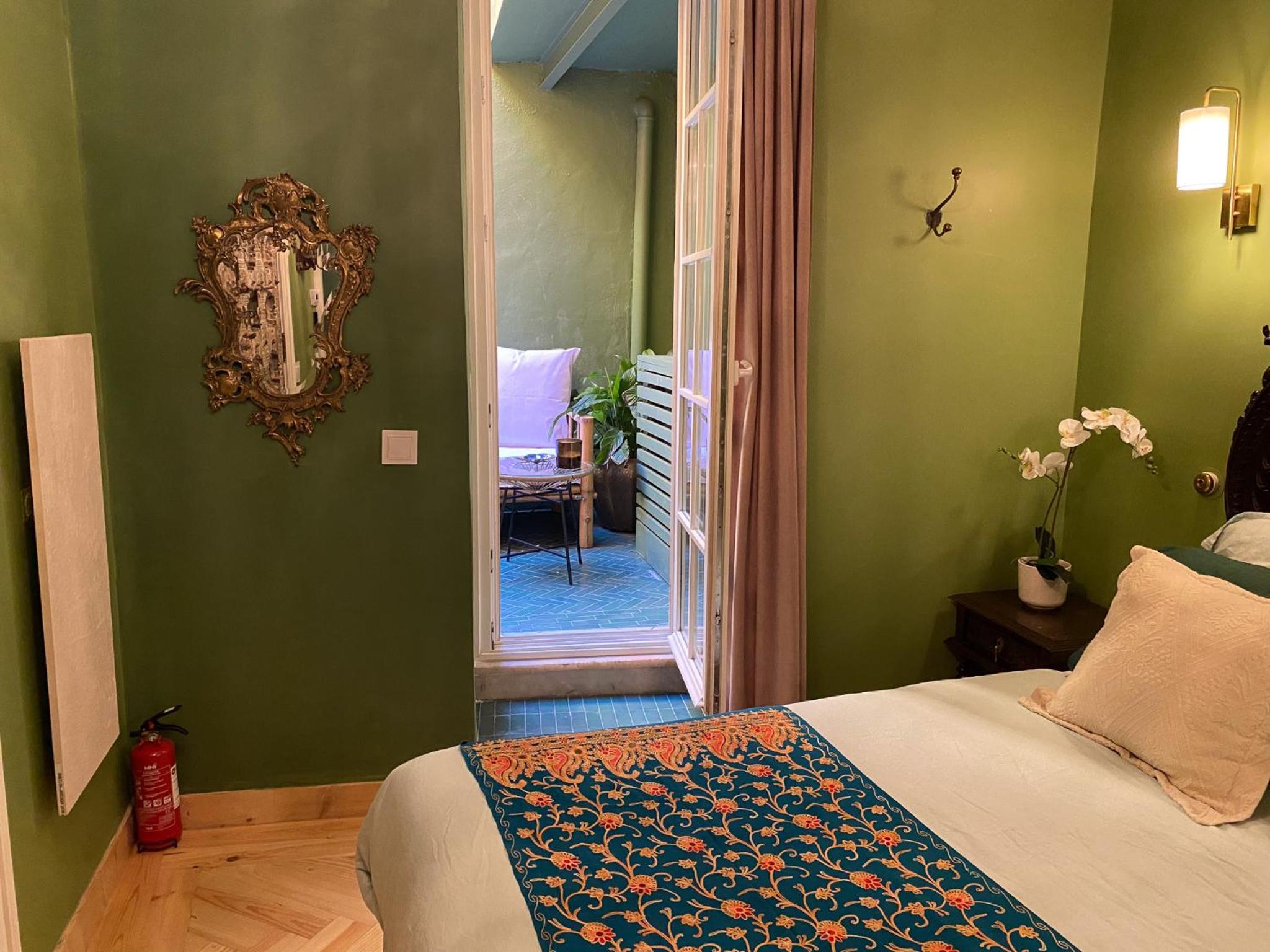 Modern Belle Epoque Suites & Luxury Duplex